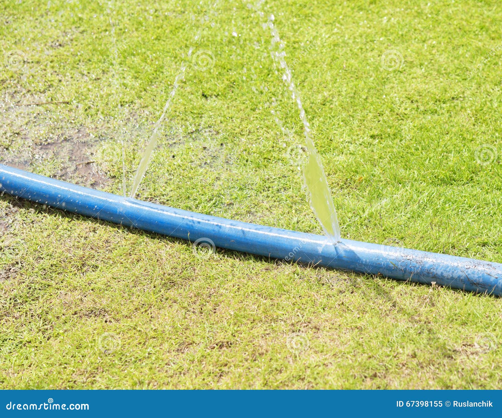 Locher In Einem Schlauch Stockbild Bild Von Schlauch 67398155