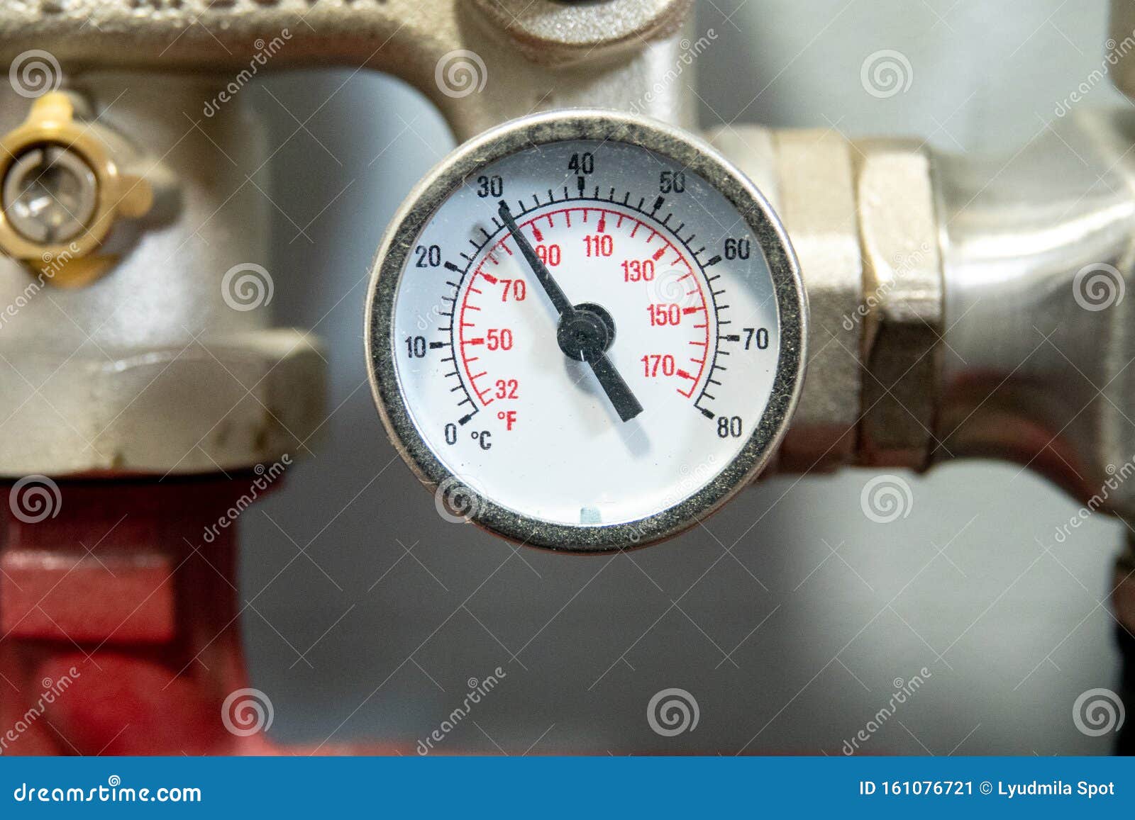 L'équipement De La Chaudière, Des Valves, Des Tubes, Des Jauges De Pression,  Du Thermomètre Image stock - Image du matériel, horizontal: 161076721