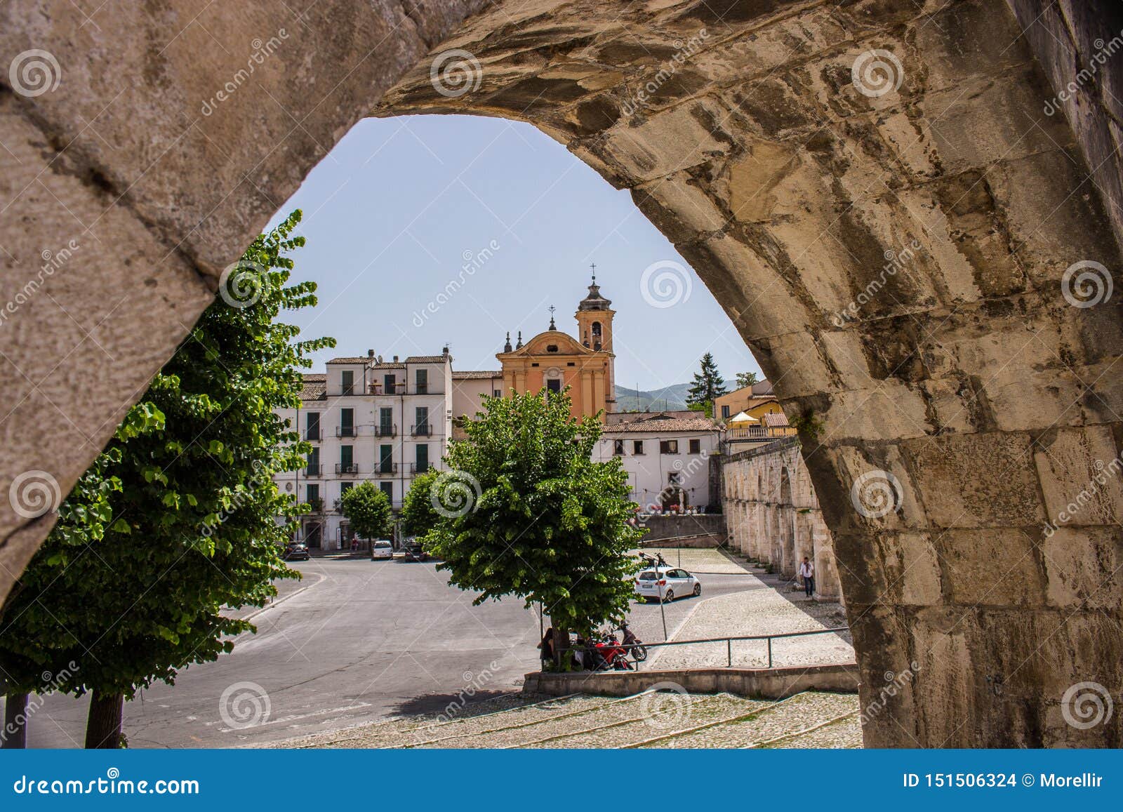 L'aquedotto medievale di Sulmona, costruito vicino alla piazza Garibaldi nell'Abruzzo