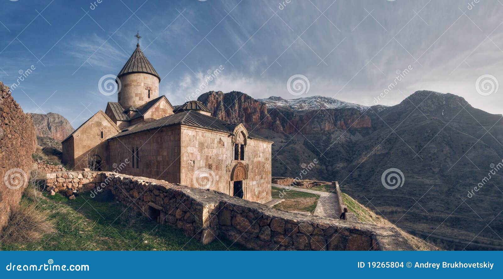 L'Armenia. Noravank è un monastero apostolico arminiano della chiesa di tredicesimo secolo, situato 122 chilometri da Yerevan in una gola stretta fatta dal fiume di Amaghu, qui vicino la città di Yeghegnadzor, Armenia.