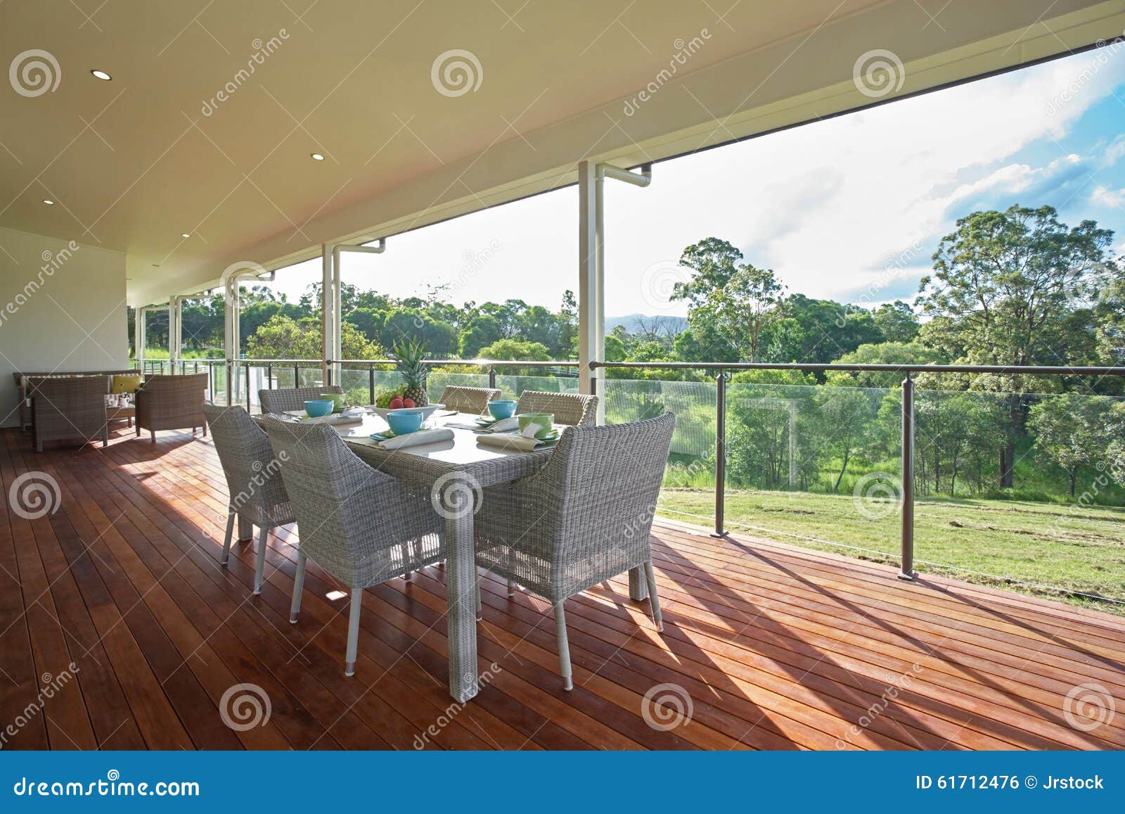 Maison moderne, patio photo libre de droits image: 31538795