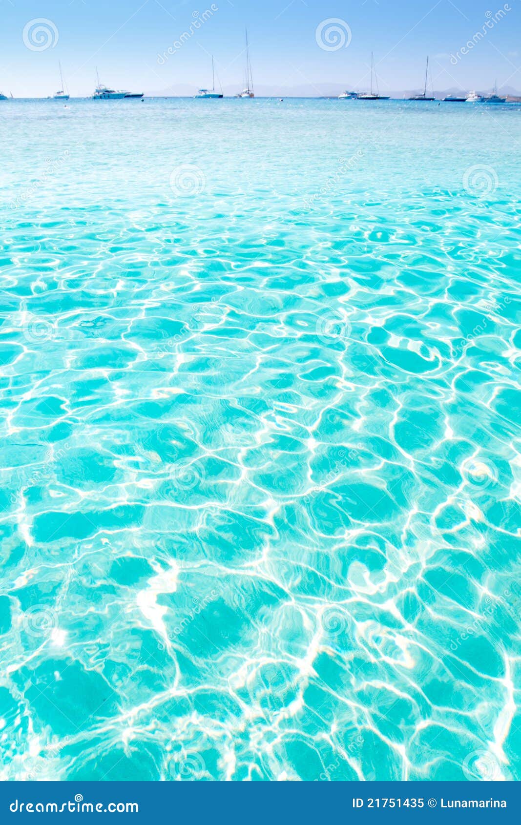 L eau  Bleue  De Formentera D ondulation De Turquoise  Image 