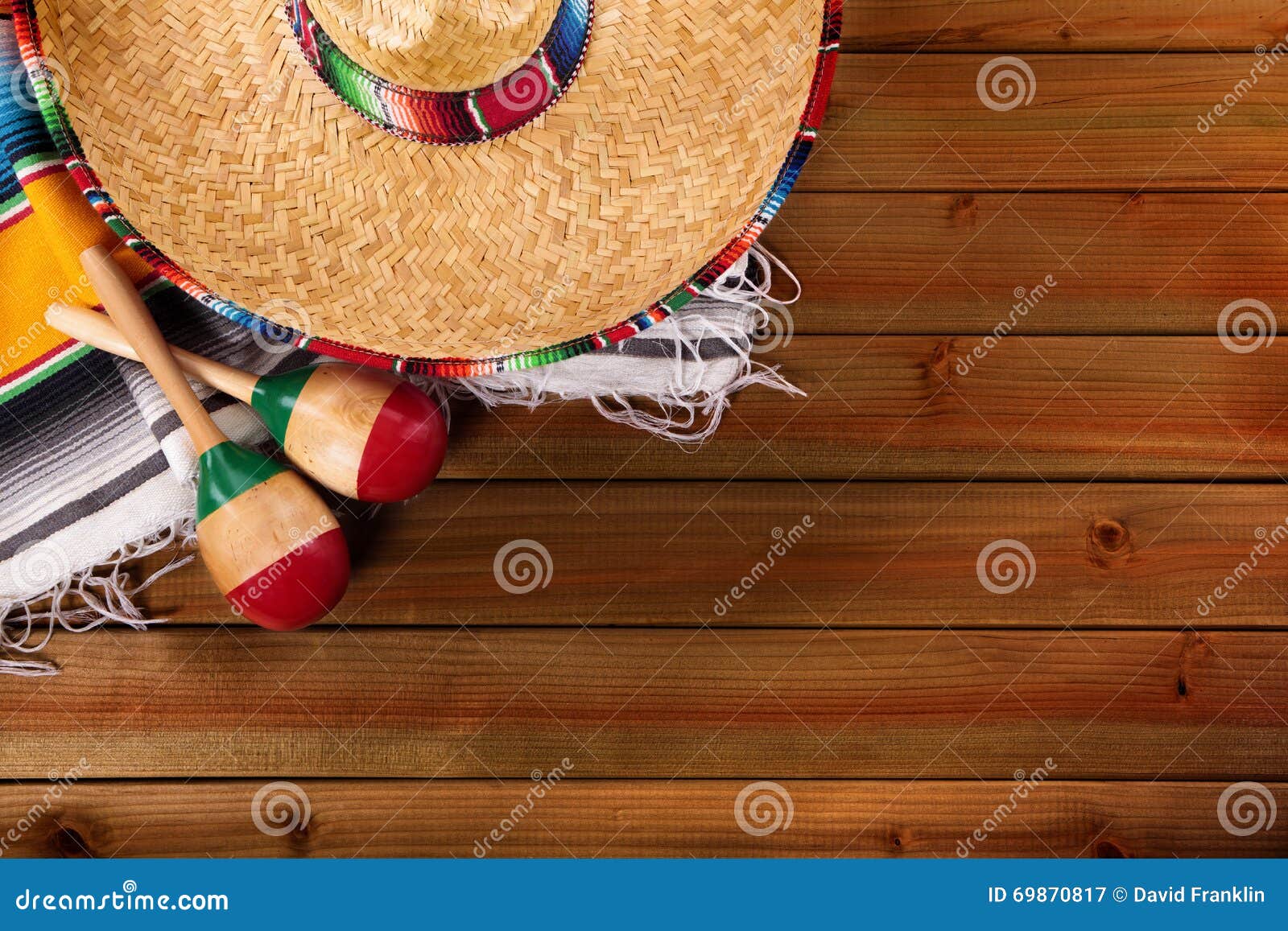 L'espace mexicain de copie de vue supérieure de sombrero de fond en bois du cinco De Mayo du Mexique. Sombrero en bois de Mexicain de fond du cinco De Mayo du Mexique