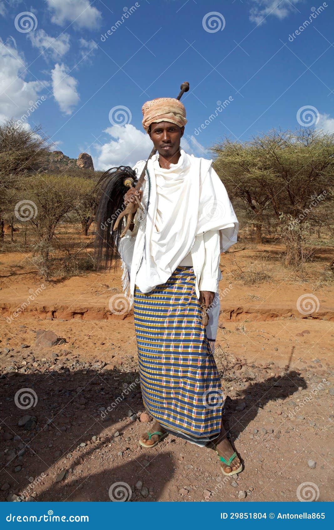 Uomo Africano In Vestiti Tradizionali Immagine Stock Editoriale Immagine Di Esterno Etiopico