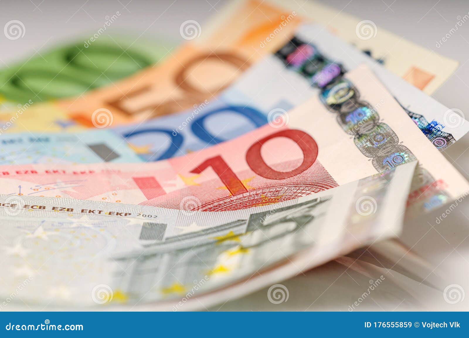 L'euro D'argent En Espèces D'un Ensemble De Billets Image stock