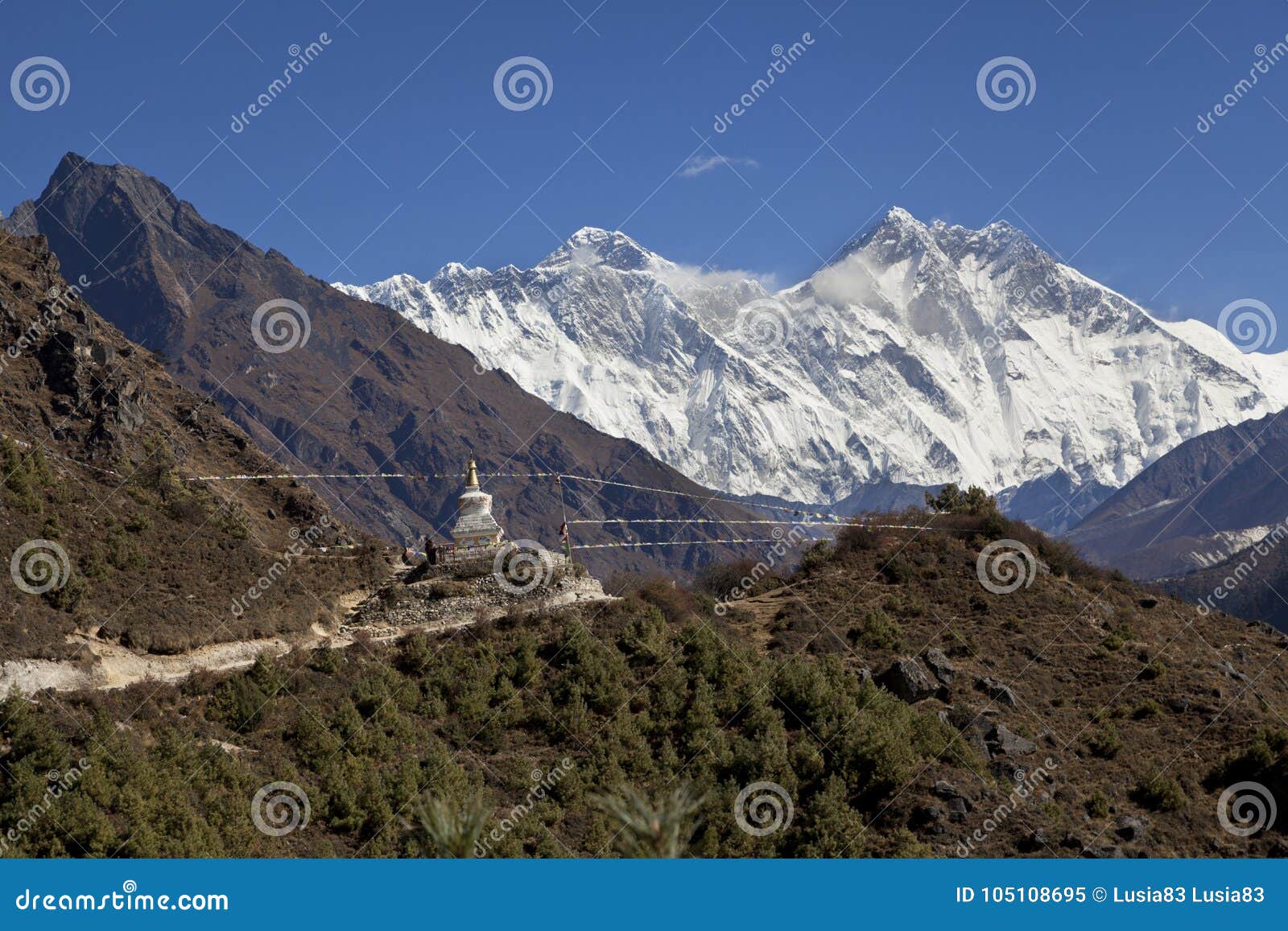 Lhimalaya Népal Beau Temps Ensoleillé Et Vues