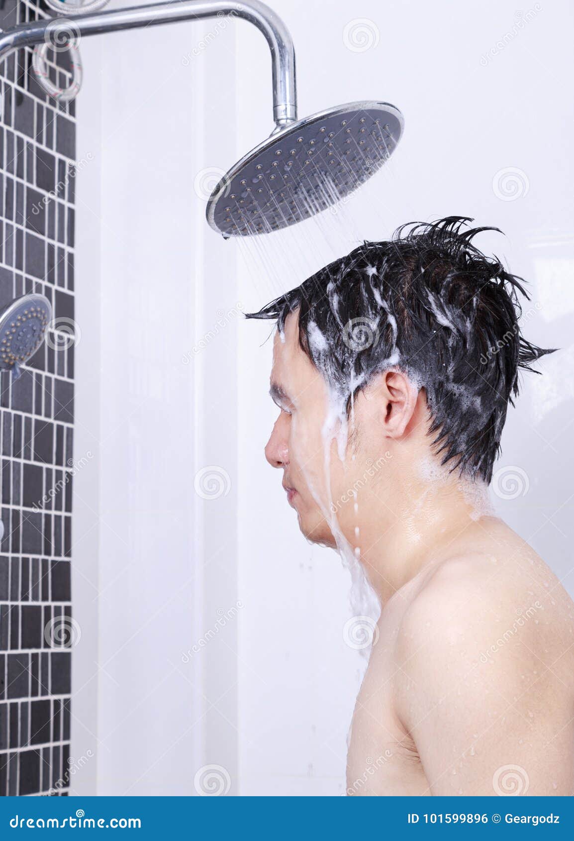 Come a shower. Take a Shower. Мужчины красивые волосы мытье голова. A man Washes in the Shower. Taking a shower3.