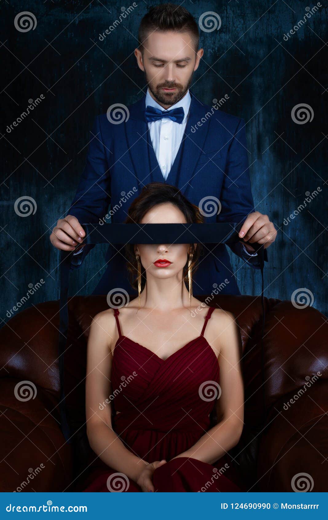 Homme en robe femme sale