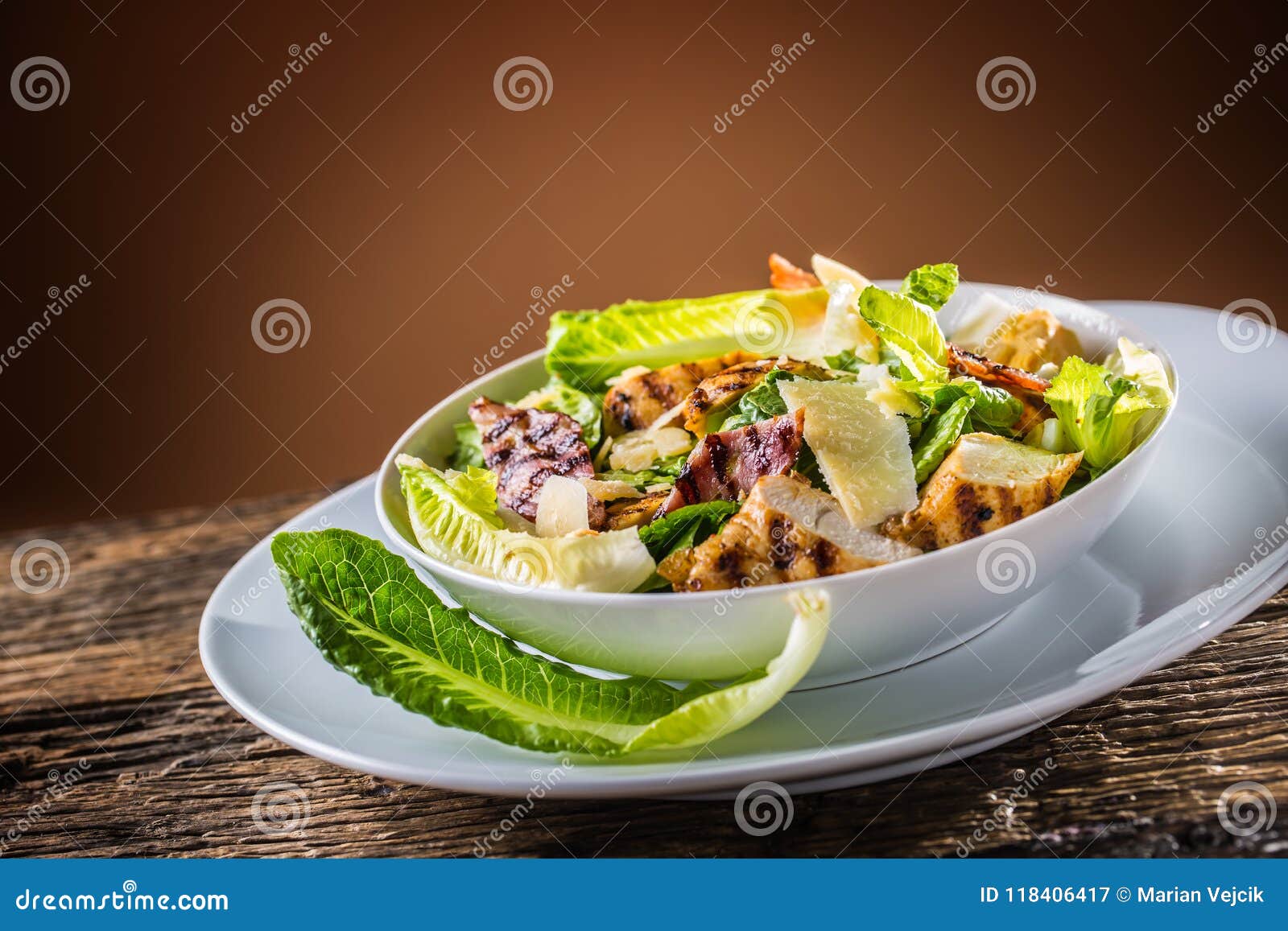 L&amp;#39;insalata Deliziosa Caesar Con I Crostini Arrostiti Del Petto Di Pollo ...