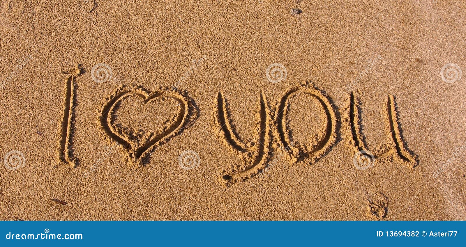 L'inscription Sur Le Sable Je T'aime Photo stock Image du vacances