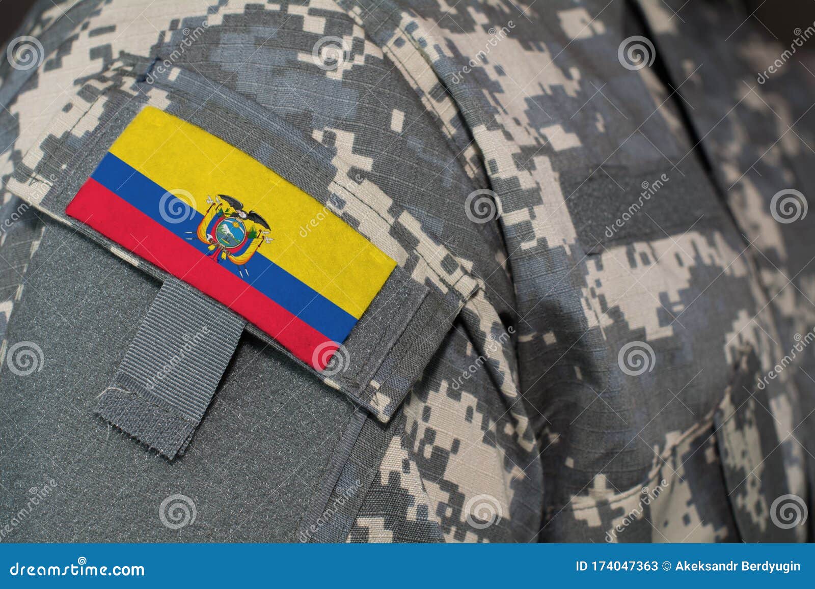 cicatriz Así llamado patrimonio La Bandera De Parcheado Uniforme Del Ejército Ecuatoriano En Soldados Arma.  Concepto Militar Imagen de archivo - Imagen de hombre, uniforme: 174047363