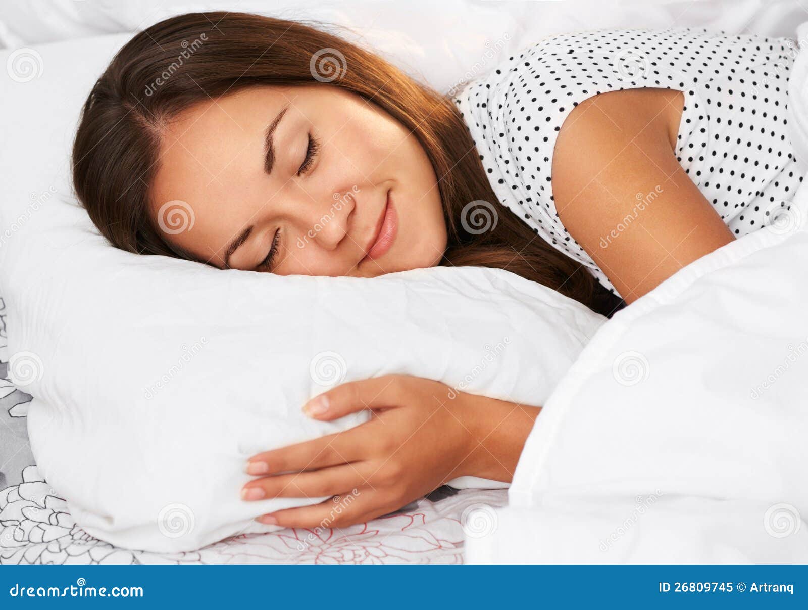 La Belle Fille Dort Dans La Chambre à Coucher Image Stock Image Du Pyjamas Fille 26809745 