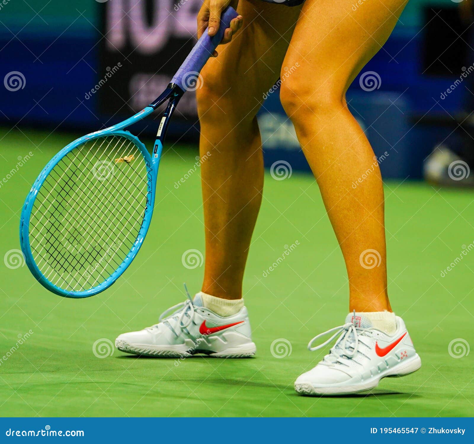 La Campeona De Slam Maria De Rusia Lleva Zapatos De Tenis Nike Personalizados Durante Su Partido De Primera Ronda De 201 Fotografía editorial - Imagen de puntas, atleta: 195465547
