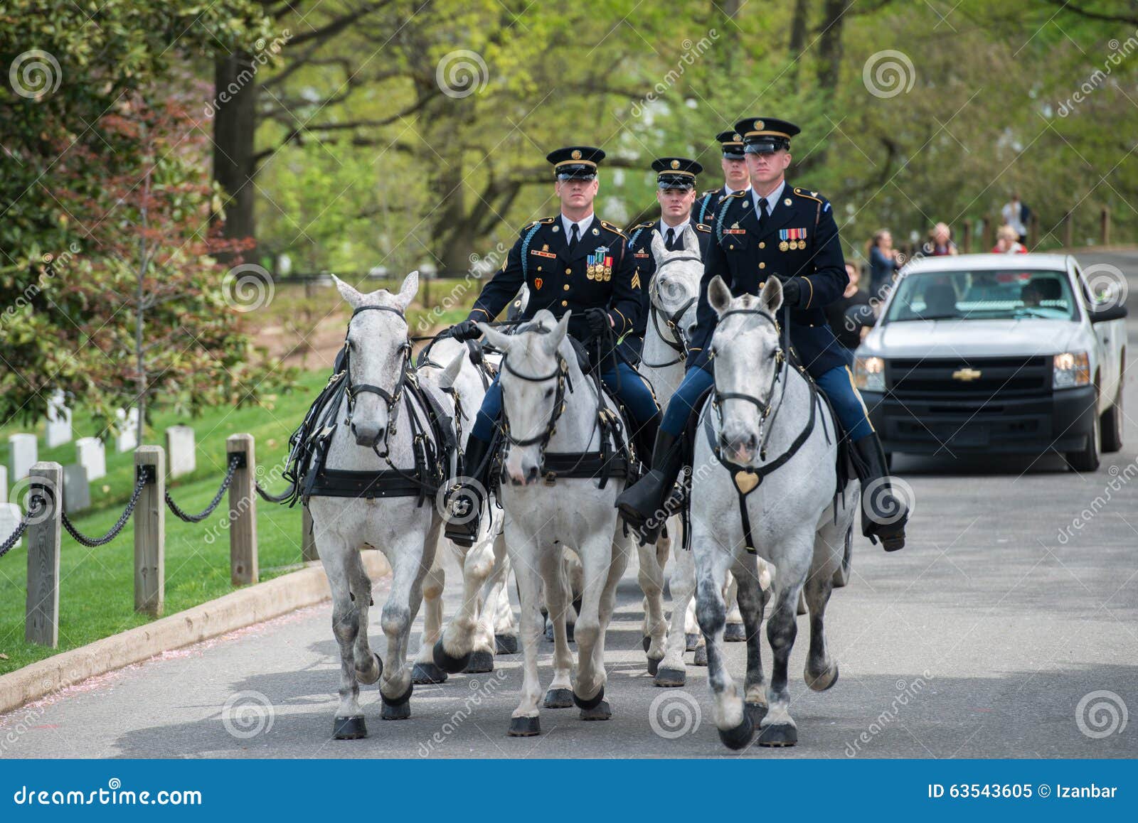 La Casa Bianca di di DC di Washington C , U.S.A. - MAGGIO, 2 2014 - funerale marino dell'esercito americano al cimitero di Arlington: bara sulla vettura del cavallo