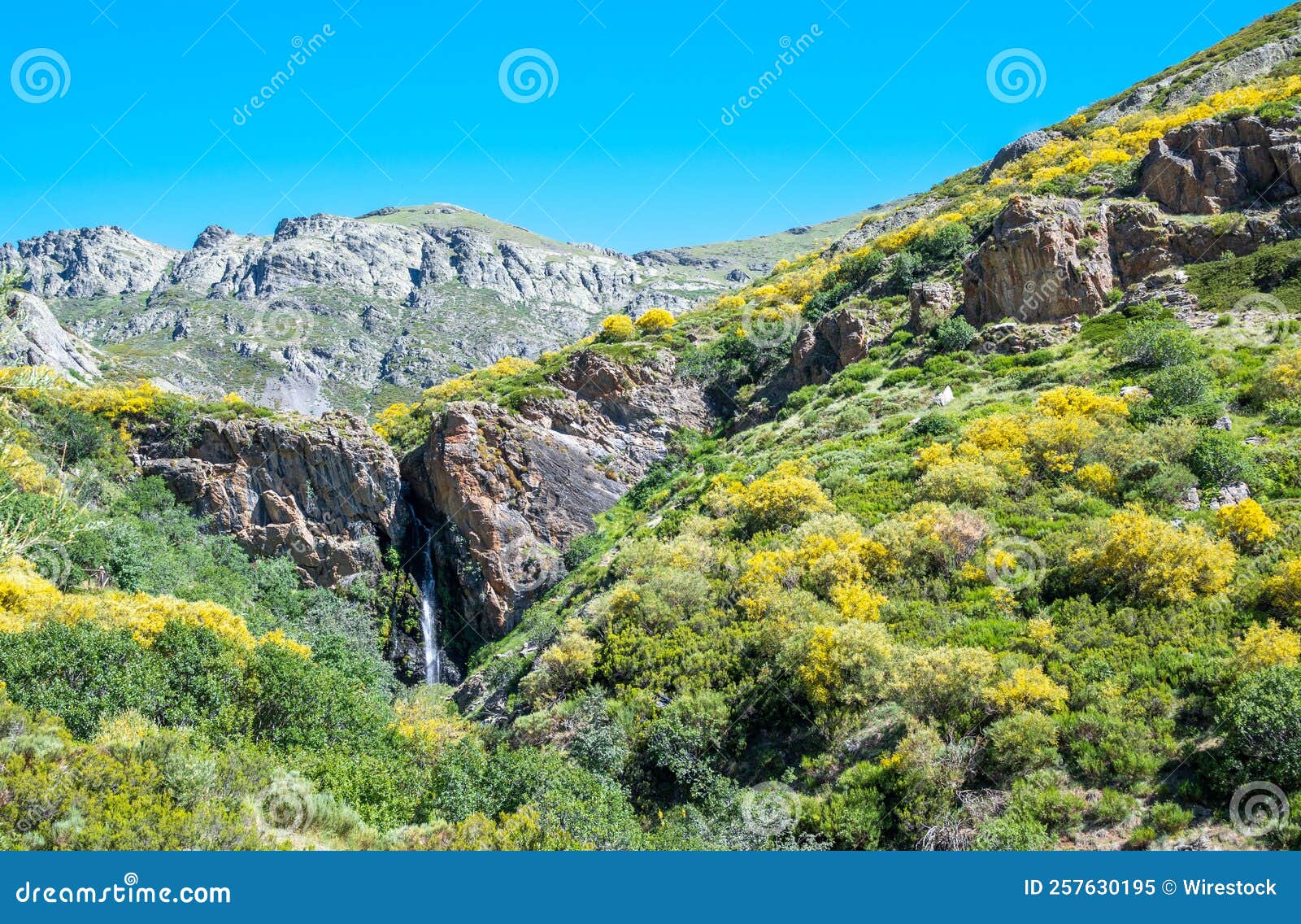 la catarata de mazobre en pleno parque natural de la montaÃÆÃÂ±a pa