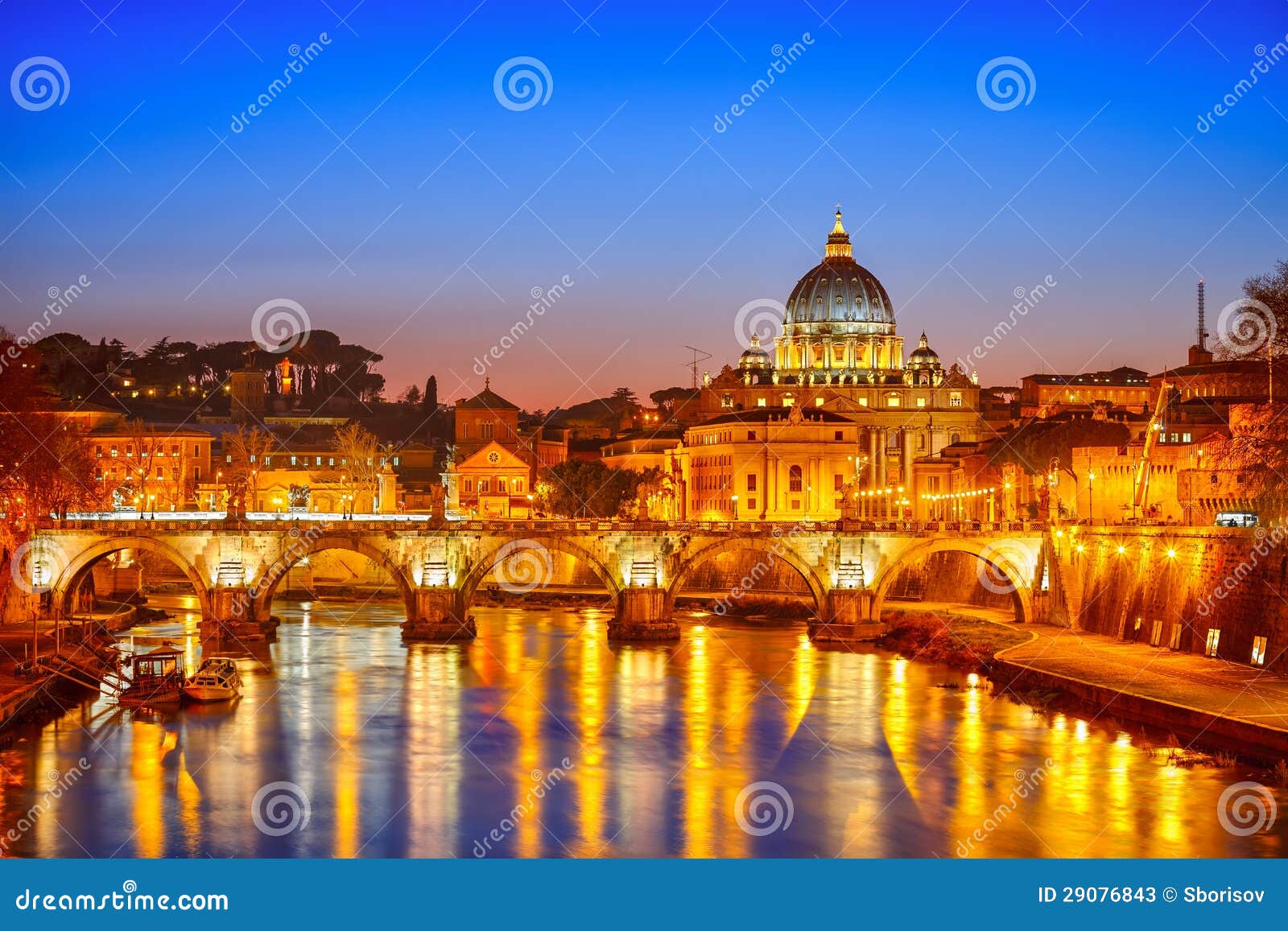 La cattedrale alla notte, Roma di St Peter. Vista di notte alla cattedrale di St Peter a Roma, Italia