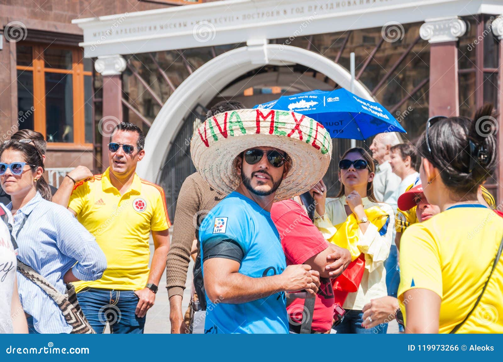 La Coupe Du Monde 2018 De La FIFA Fan Mexicaine Dans Le Chapeau Original De  Sombrero Sur La Place De Manezhnaya Photo éditorial - Image du ville,  nationale: 119973266