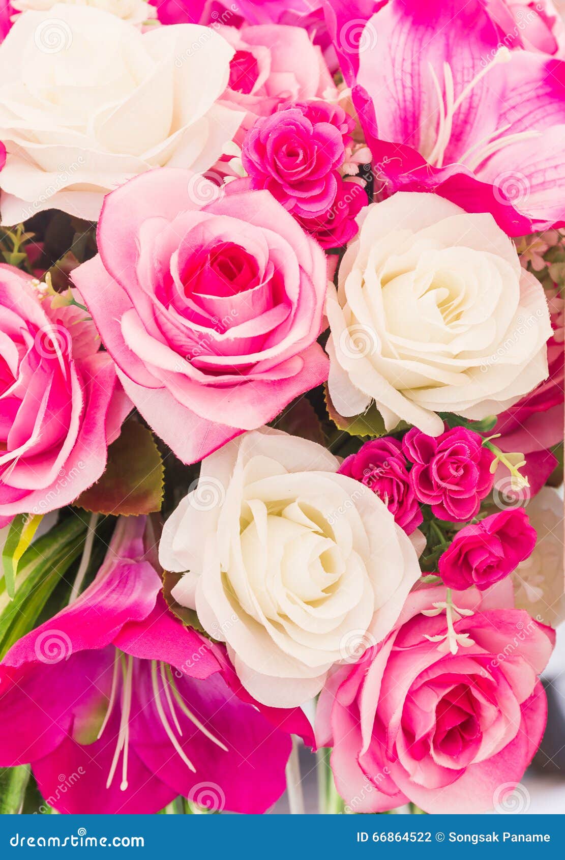 La Couture Faite Main Fausse De Fleur Rose Et Blanche Fleurit Photo stock -  Image du artificiel, décoration: 66864522