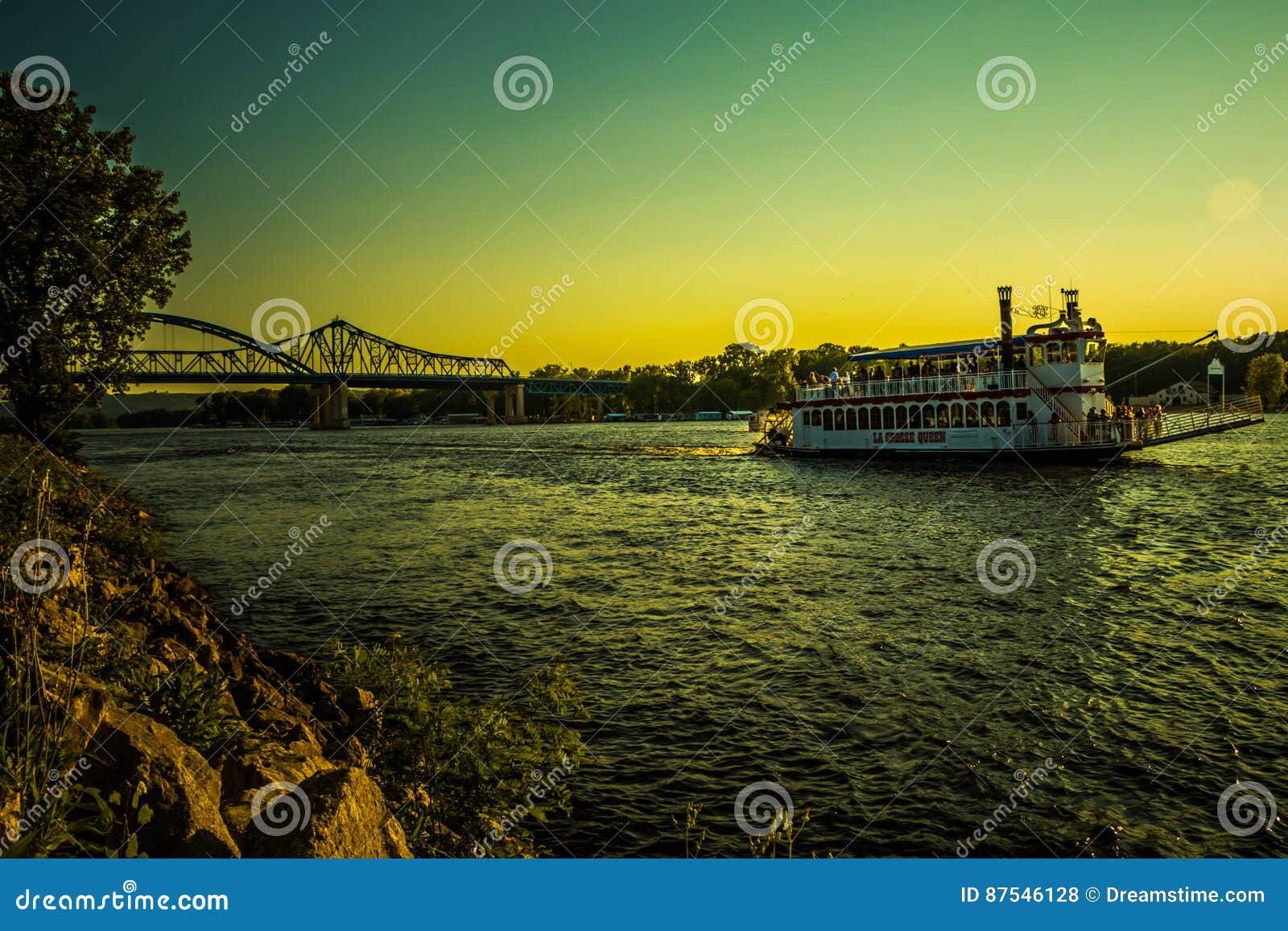 riverboat cruise la crosse wi