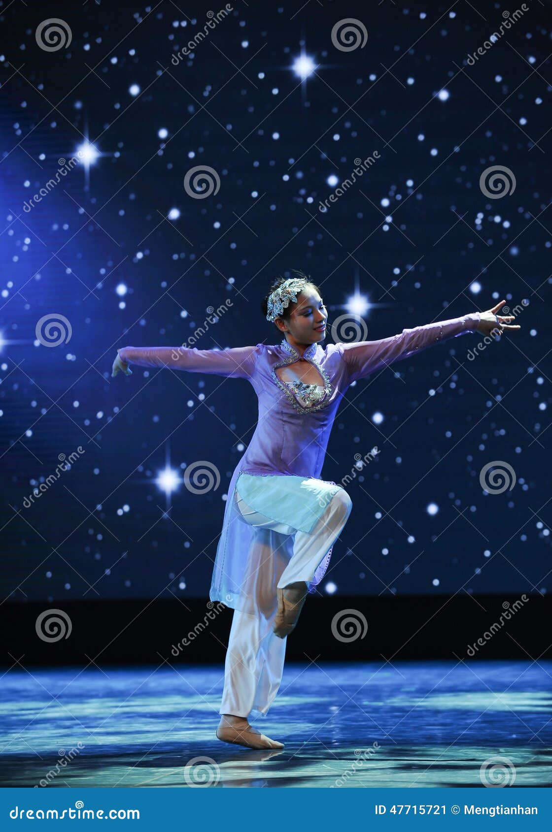 La Danza Pantalones-nacional De La Pequeña Linterna Del Peto Foto editorial  - Imagen de bailando, hermoso: 47715721