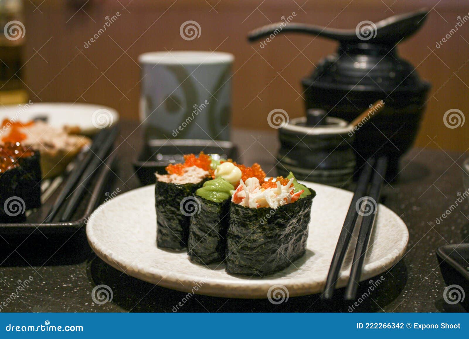 La Disposition Plate De La Table De Restaurant Japonaise Photo stock Image du table, algue