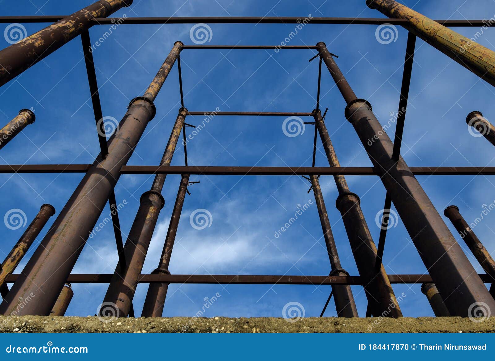 ajo Inspeccionar Hipócrita La Estructura De Hierro Se Deja En Ruinas Mientras Se Infiltra En El Cielo. Foto de archivo - Imagen de dominante, moho: 184417870 ajo Inspeccionar Hipócrita La Estructura De Hierro Se Deja En Ruinas Mientras Se Infiltra En El Cielo. Foto de archivo - Imagen de dominante, moho: 184417870