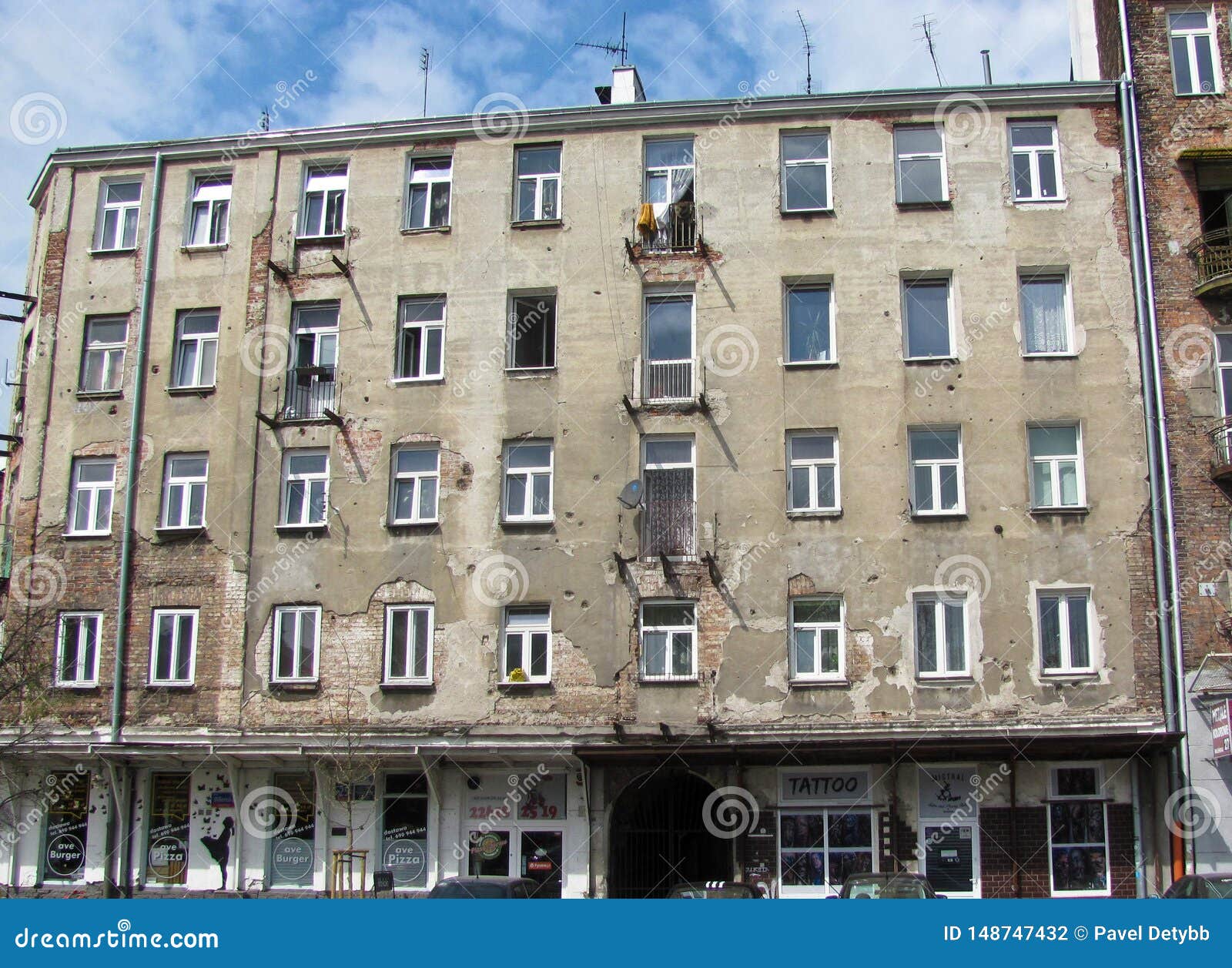 La Fachada De La Casa, Rastros De Balas, La Segunda Guerra Mundial Varsovia  Polonia Fotografía editorial - Imagen de edificio, paisaje: 148747432