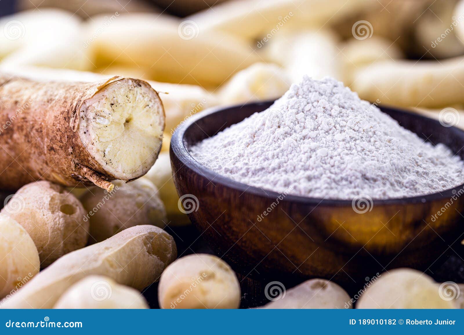 La Farina Di Manioca Brasiliana Denominata Polvilho Manioc Amido Carima O  Gomma è La Fecola Di Manioca. Fondo Cucina Rustico Con Fotografia Stock -  Immagine di amido, amazzone: 189010182