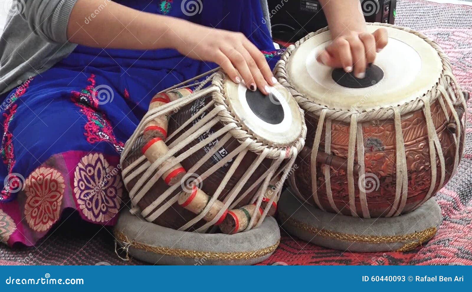 Tapis de bain Chef indien joue du tambour et de la danse 