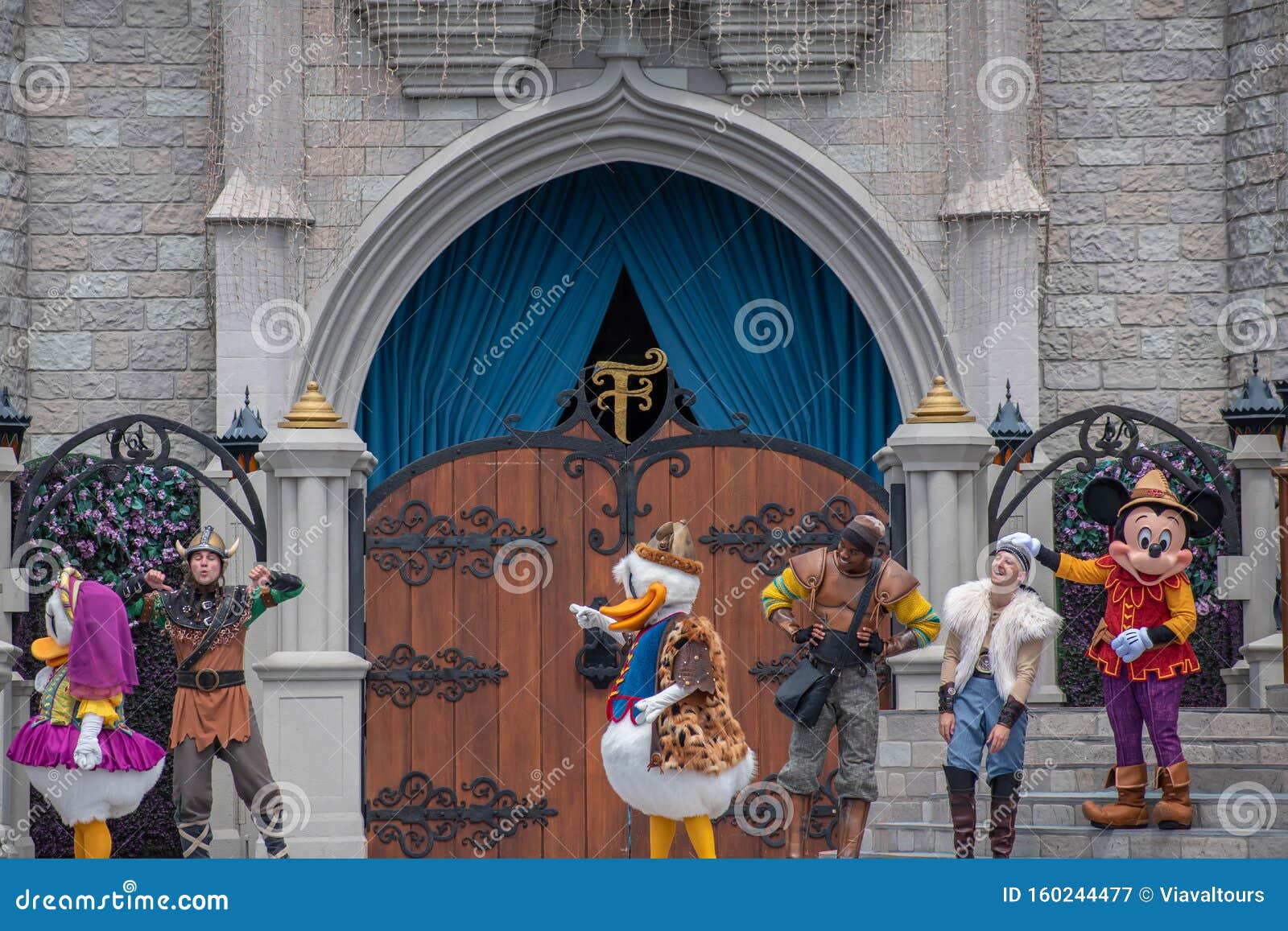 La Feria De Amistad Real De Mickey En El Castillo De Cenicienta En El Reino Mágico En Walt Disney World Resort Fotografía editorial - Imagen de asombroso, monocarril: 160244477 La Feria De Amistad Real De Mickey En El Castillo De Cenicienta En El Reino Mágico En Walt Disney World Resort Fotografía editorial - Imagen de asombroso, monocarril: 160244477