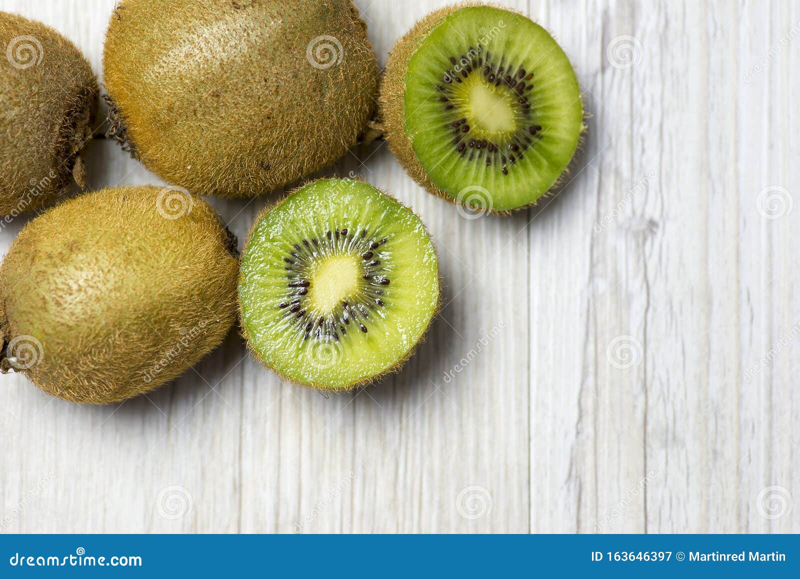 La Fruta Kiwi Madura Es Ideal Para El Desayuno Y Tiene Una Dieta Equilibrada Y Saludable El Kiwi O Mang Eyo Es La Baya De La Ac Imagen De Archivo