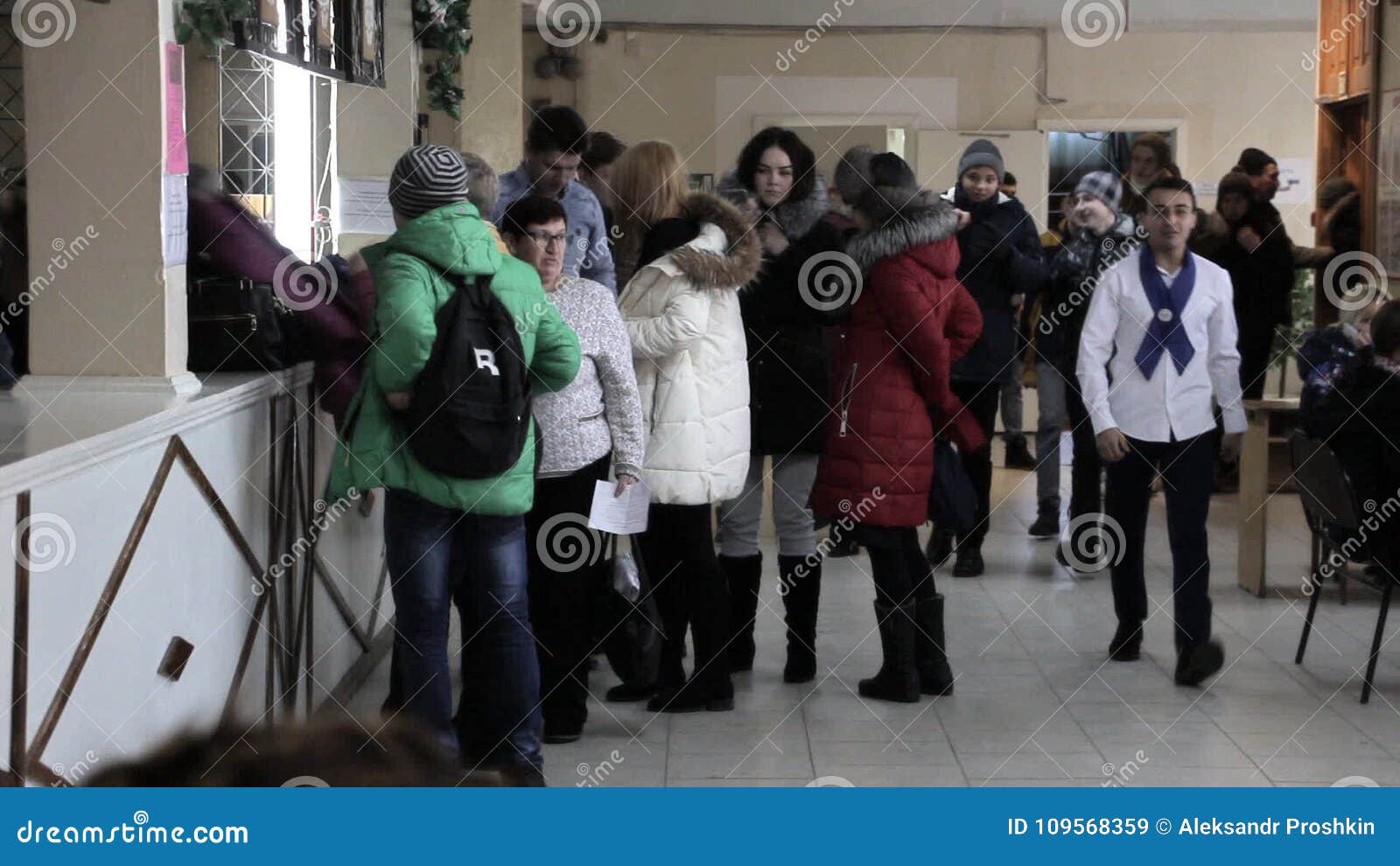 La Gente Desnuda En Vestuario Almacen