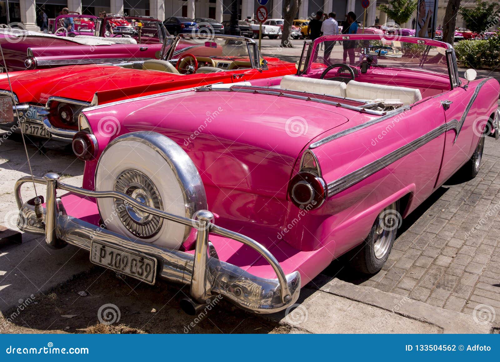 Imaginación escapar Descartar La Habana, Cuba Coches Clásicos Coloridos De Los Años 50 Fotografía  editorial - Imagen de envejecido, torpe: 133504562