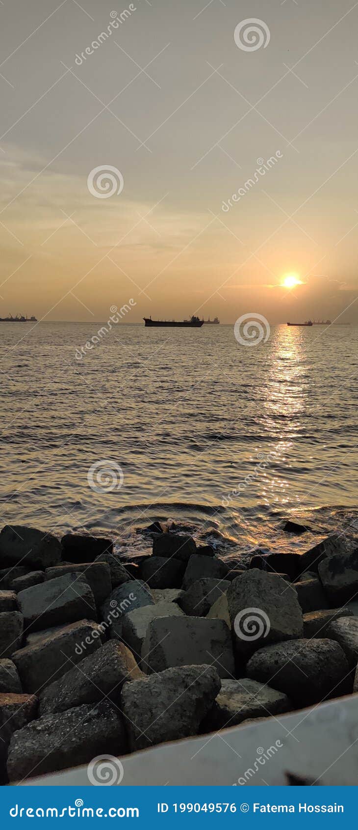 La Hora De La Noche En La Que Se Pone El Sol Foto de archivo - Imagen