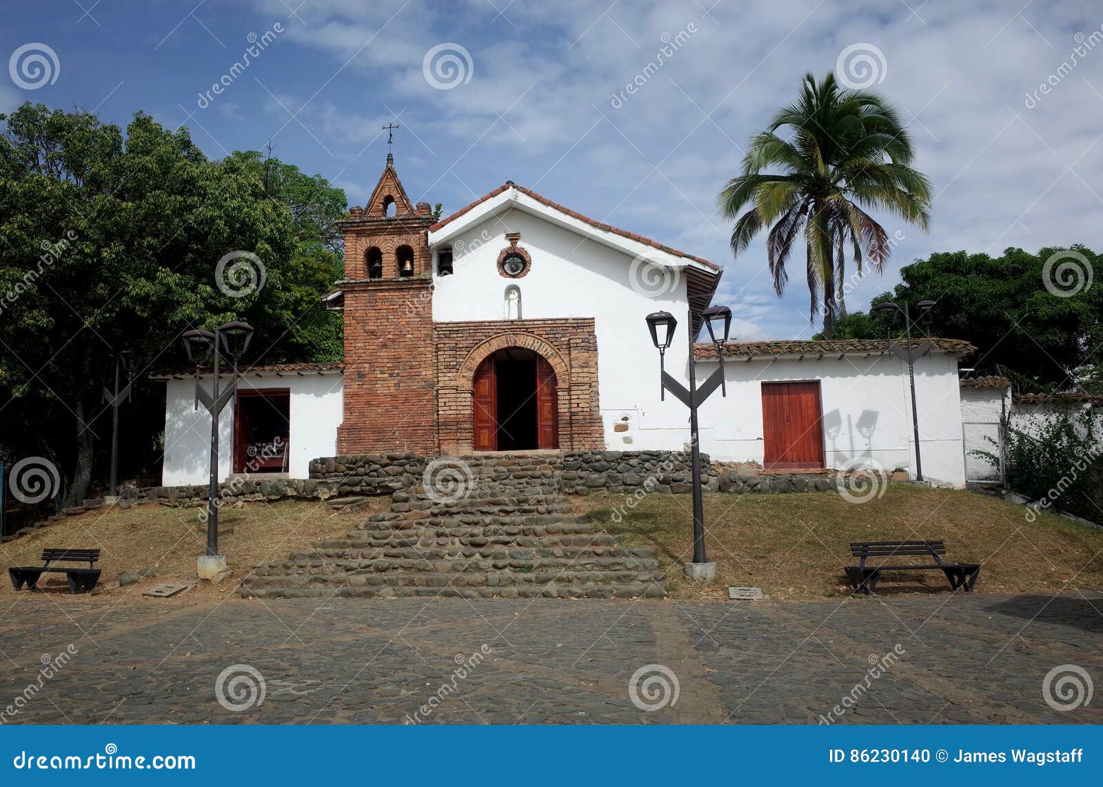 La Iglesia De San Antonio, Cali Foto de archivo Imagen de america