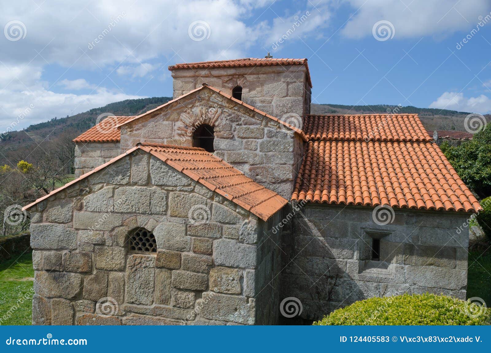La Iglesia De Santa Comba De Bande, Orense, Galicia España Foto de archivo  editorial - Imagen de iglesia, noveno: 124405583