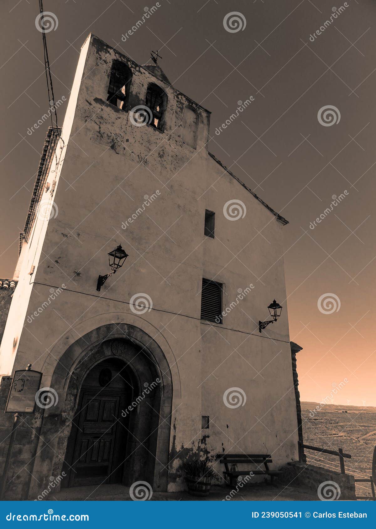 la iglesia de trasmoz un domingo en la montaÃÂ±a