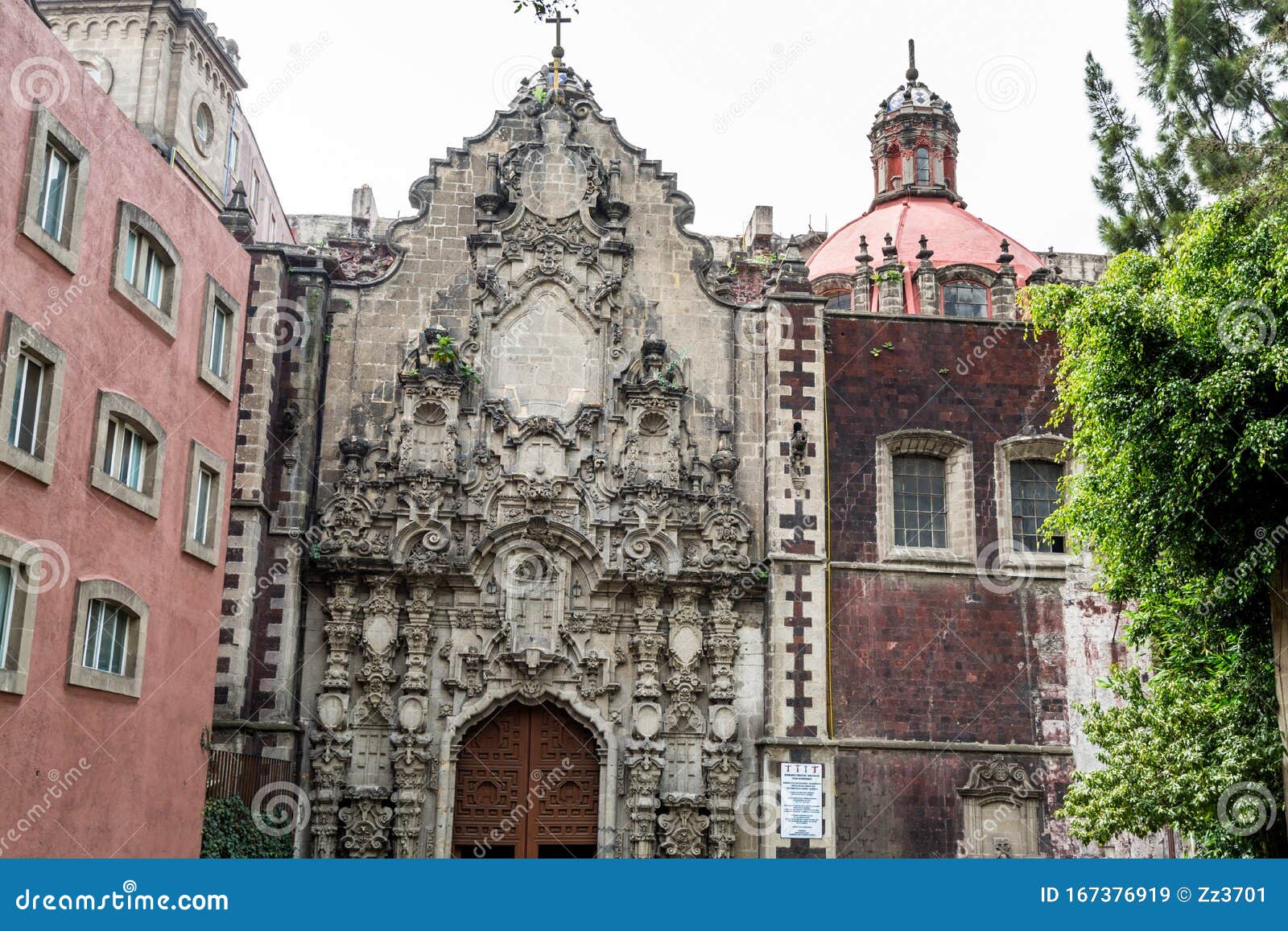 La Iglesia Y El Convento De San Francisco, Ubicado En El Extremo Occidental De La Calle Madero, En El Centro Histórico De La Ciud Imagen de archivo editorial - Imagen de religioso, La Iglesia Y El Convento De San Francisco, Ubicado En El Extremo Occidental De La Calle Madero, En El Centro Histórico De La Ciud Imagen de archivo editorial - Imagen de religioso,