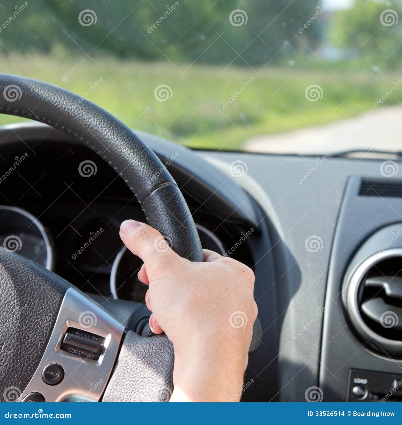 Photos de Les Mains De La Femme Sur Le Volant De La Voiture - Photos de  stock gratuites et libres de droits de Dreamstime