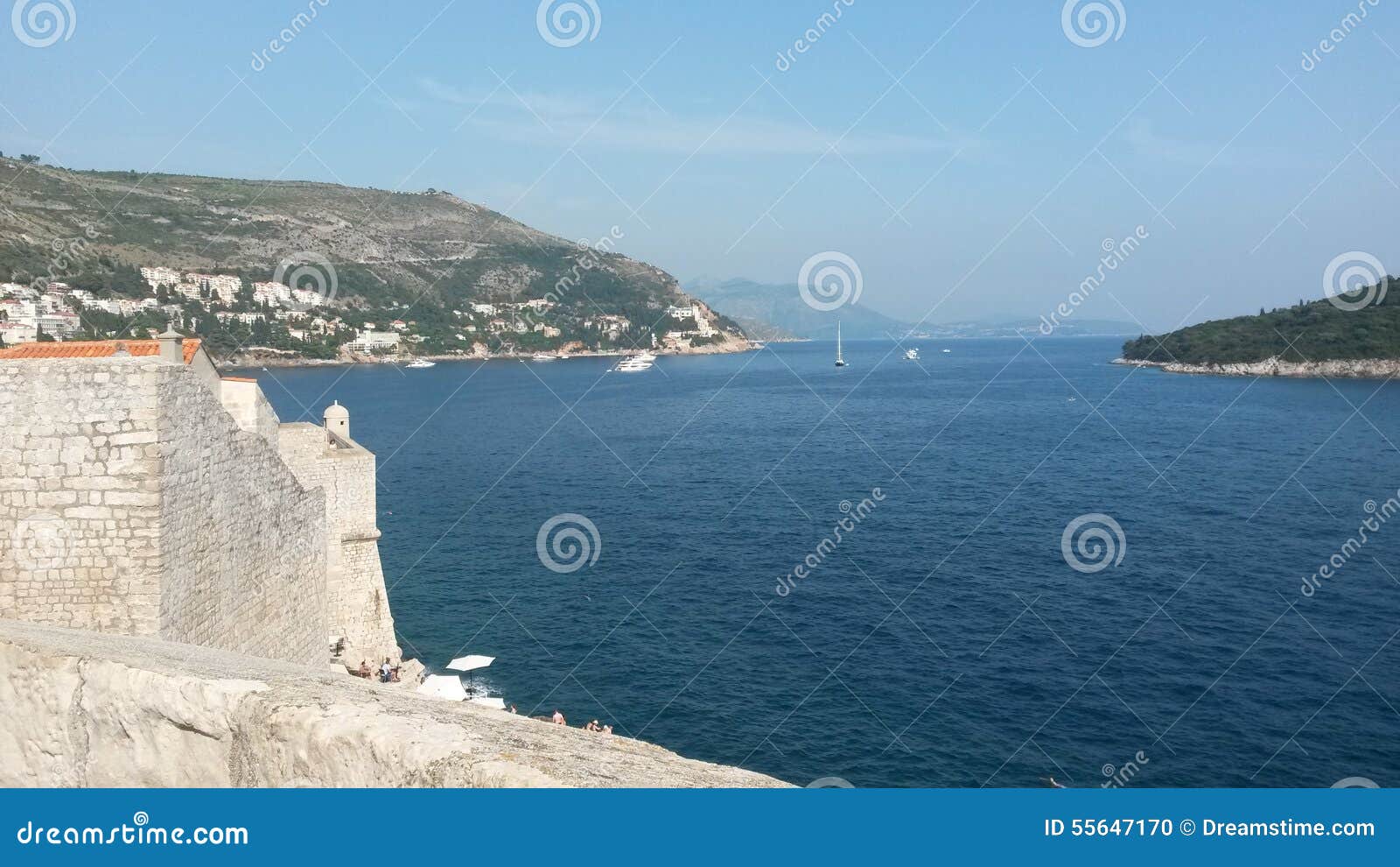La Mer Adriatique de la ville de Dubrovnik mure 2. Un tir de la Mer Adriatique des murs de ville antique