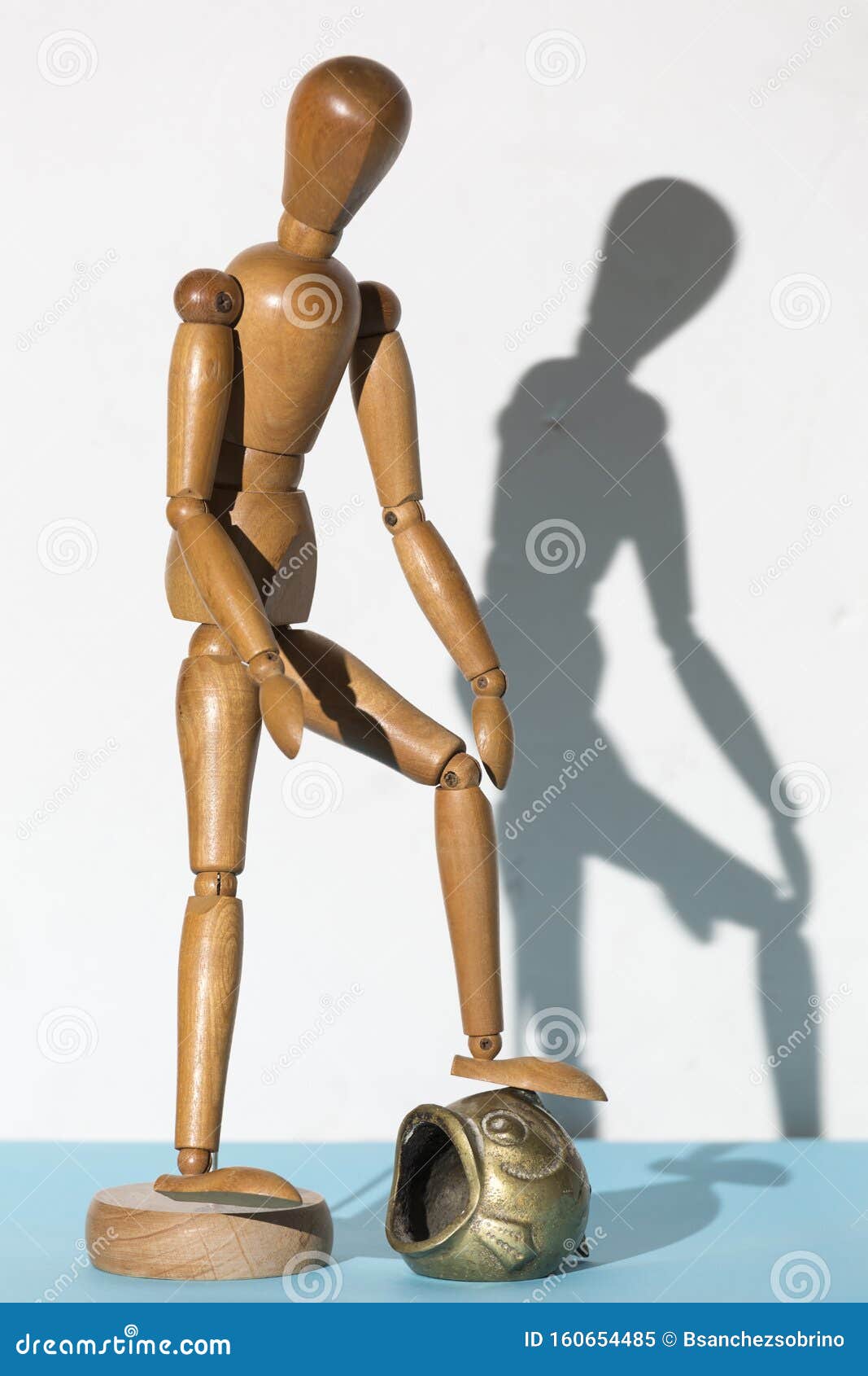 La Muñeca Articulada Somete Al Monstruo Del Mar Imagen de archivo - Imagen de muñeca, somete: 160654485