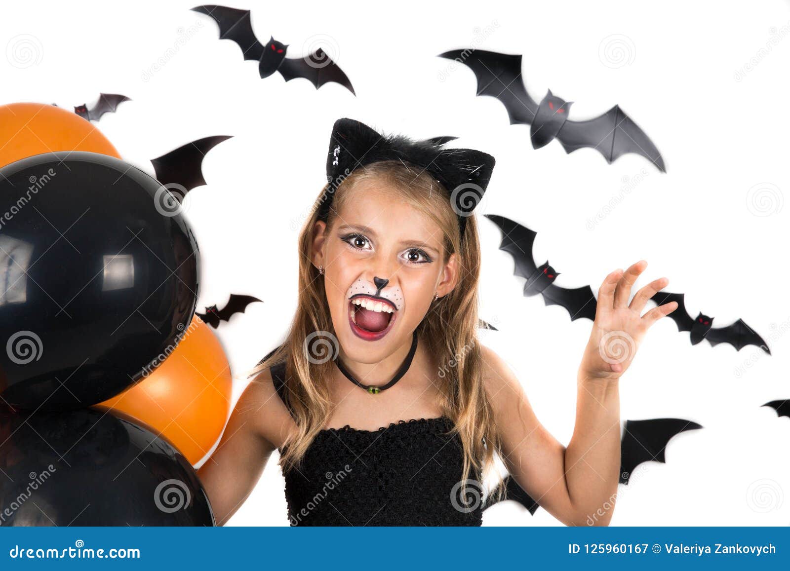 La Muchacha Sonriente Con El Traje Del Gato Negro, El Maquillaje De Halloween Y Los Globos Negros Y Anaranjados En Halloween Van Imagen de archivo - Imagen de octubre, carnaval: 125960167 La Muchacha Sonriente Con El Traje Del Gato Negro, El Maquillaje De Halloween Y Los Globos Negros Y Anaranjados En Halloween Van Imagen de archivo - Imagen de octubre, carnaval: 125960167