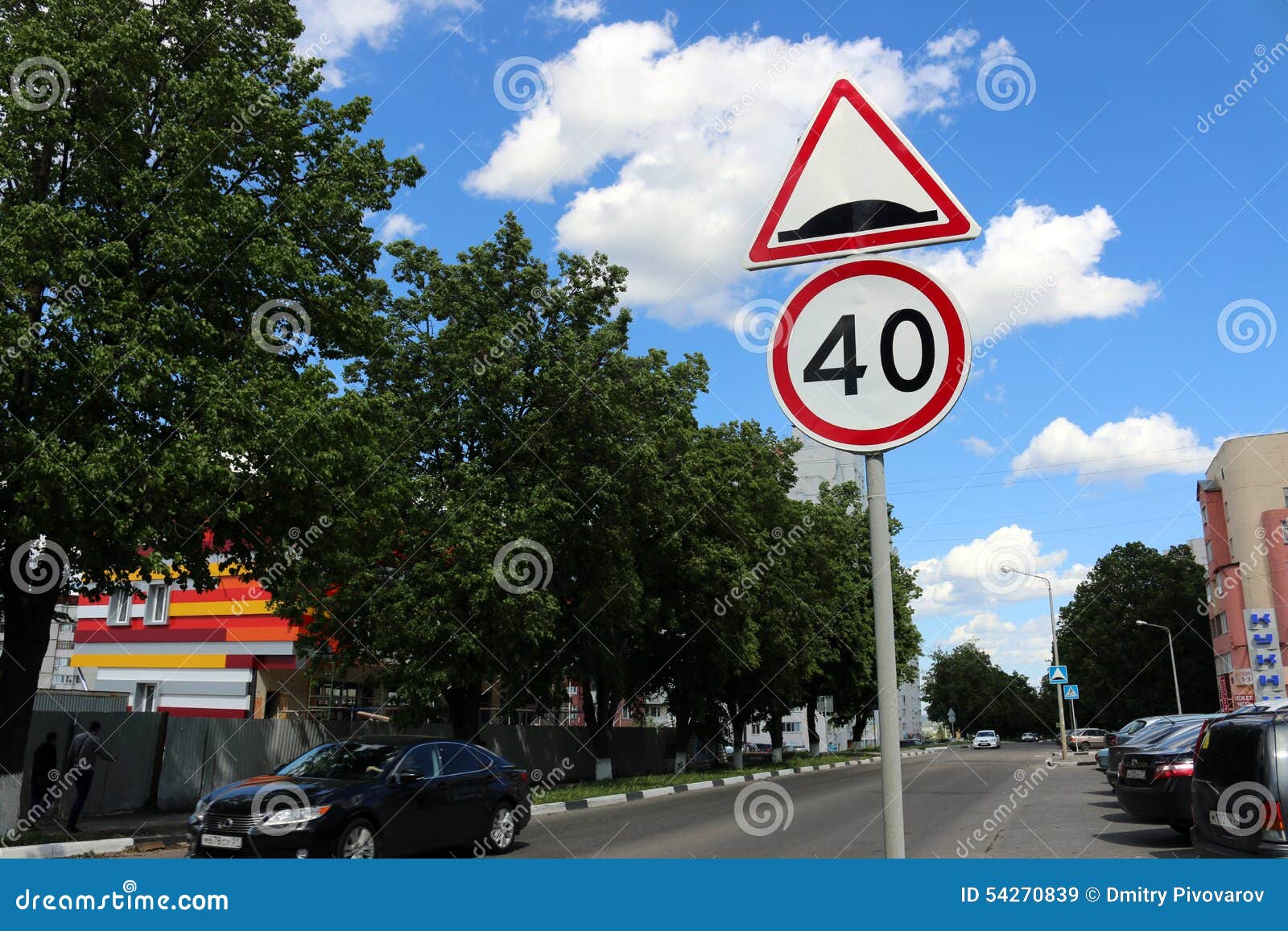 Этот дорожный знак рекомендует. Знак искусственная неровность и ограничение скорости 40. Знак 20 и искусственная неровность. Знаки дорожного движения лежачий полицейский. Знак лежачий полицейский и неровная дорога.