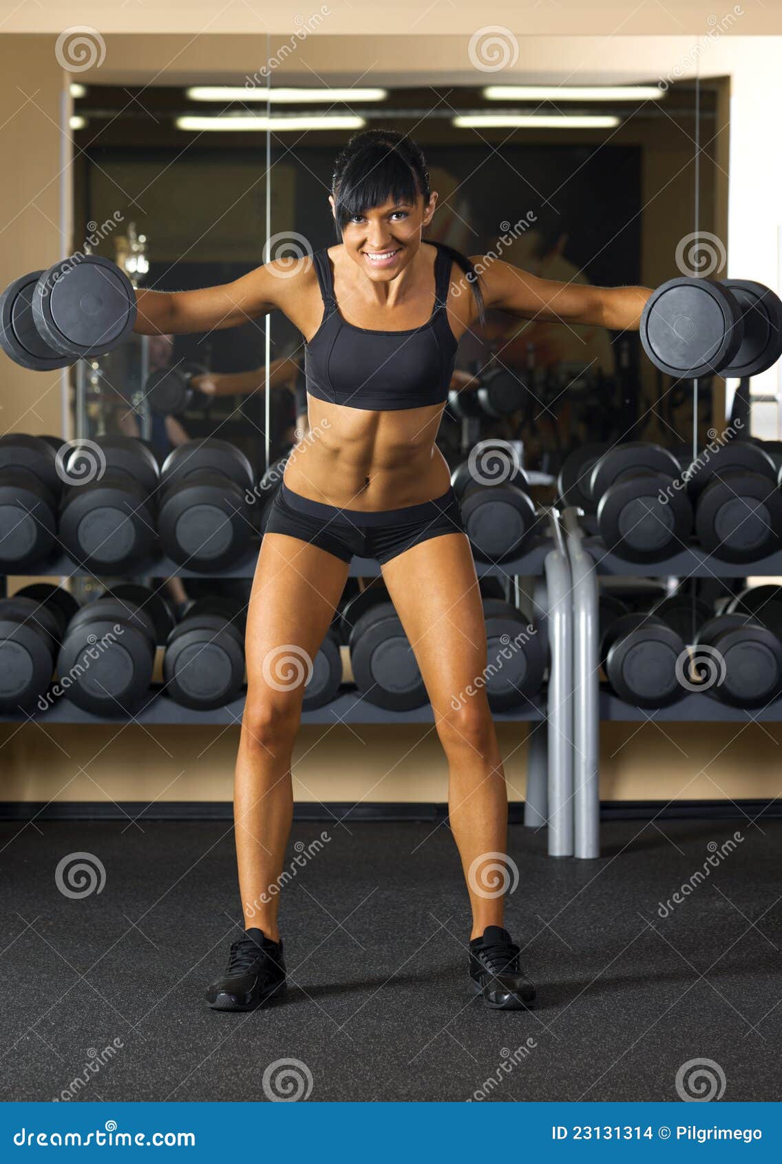 La Mujer Hermosa Esta Haciendo Ejercicios Con La Barra Foto de archivo Imagen de esfuerzo ejercitar 23131314