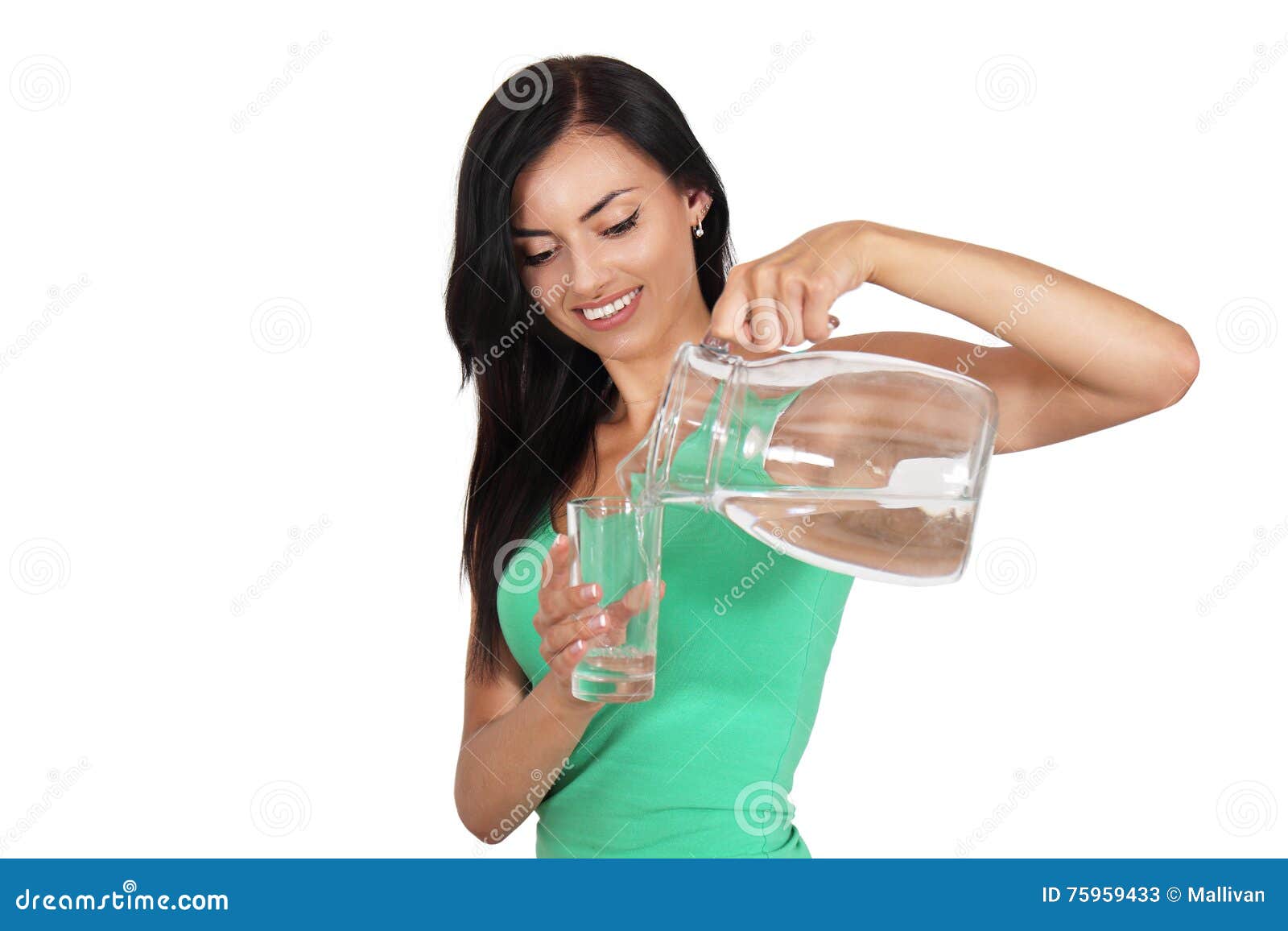 Девушка льет воду. Девушка держит кувшин. Девушка держит в руках воду. Девушка держит в руках графин. Кувшин для воды.