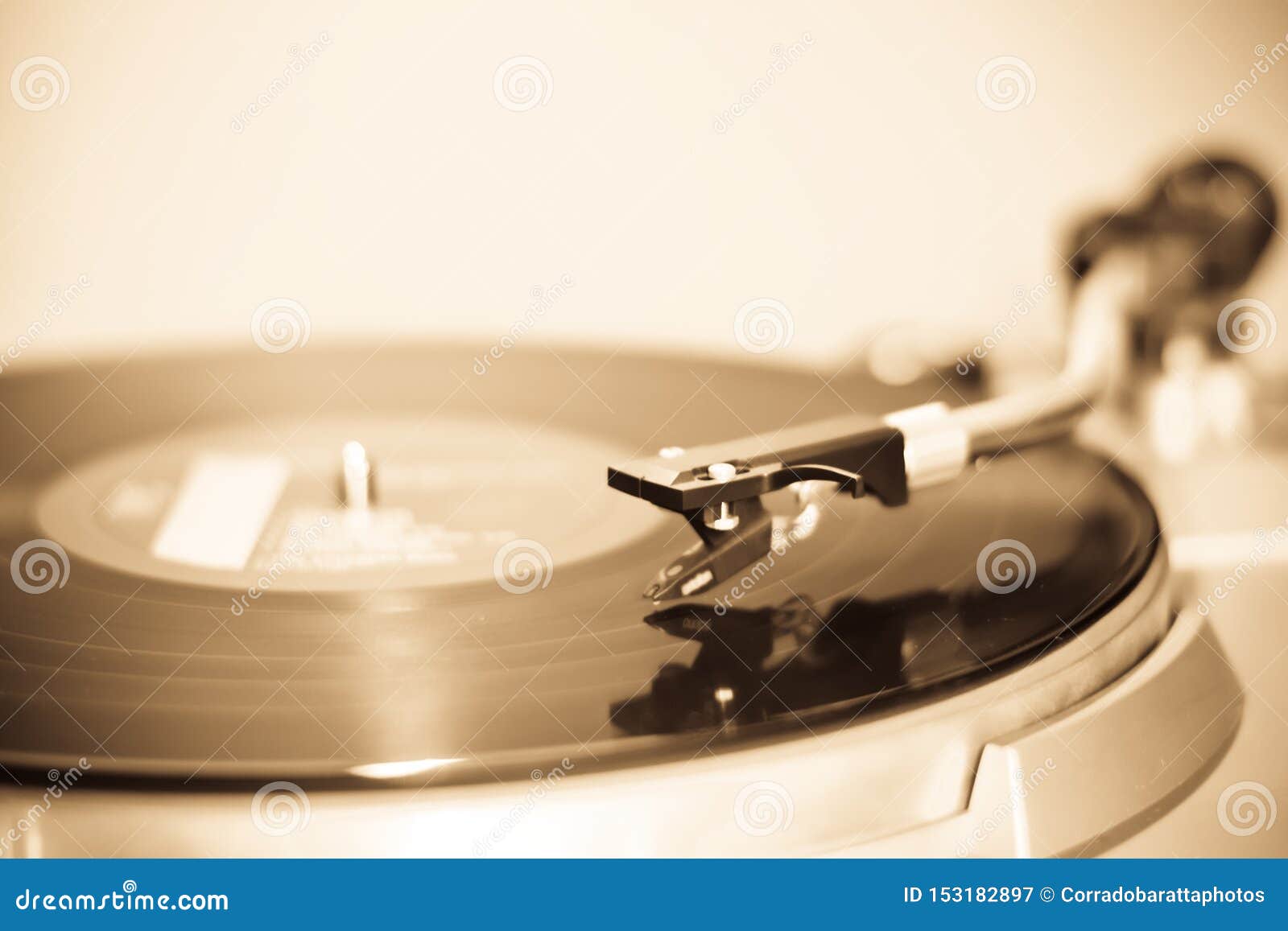 La Nostalgia De Viejos Tocadiscos Y Discos De Vinilo Imagen de archivo -  Imagen de chicago, equipo: 153182897