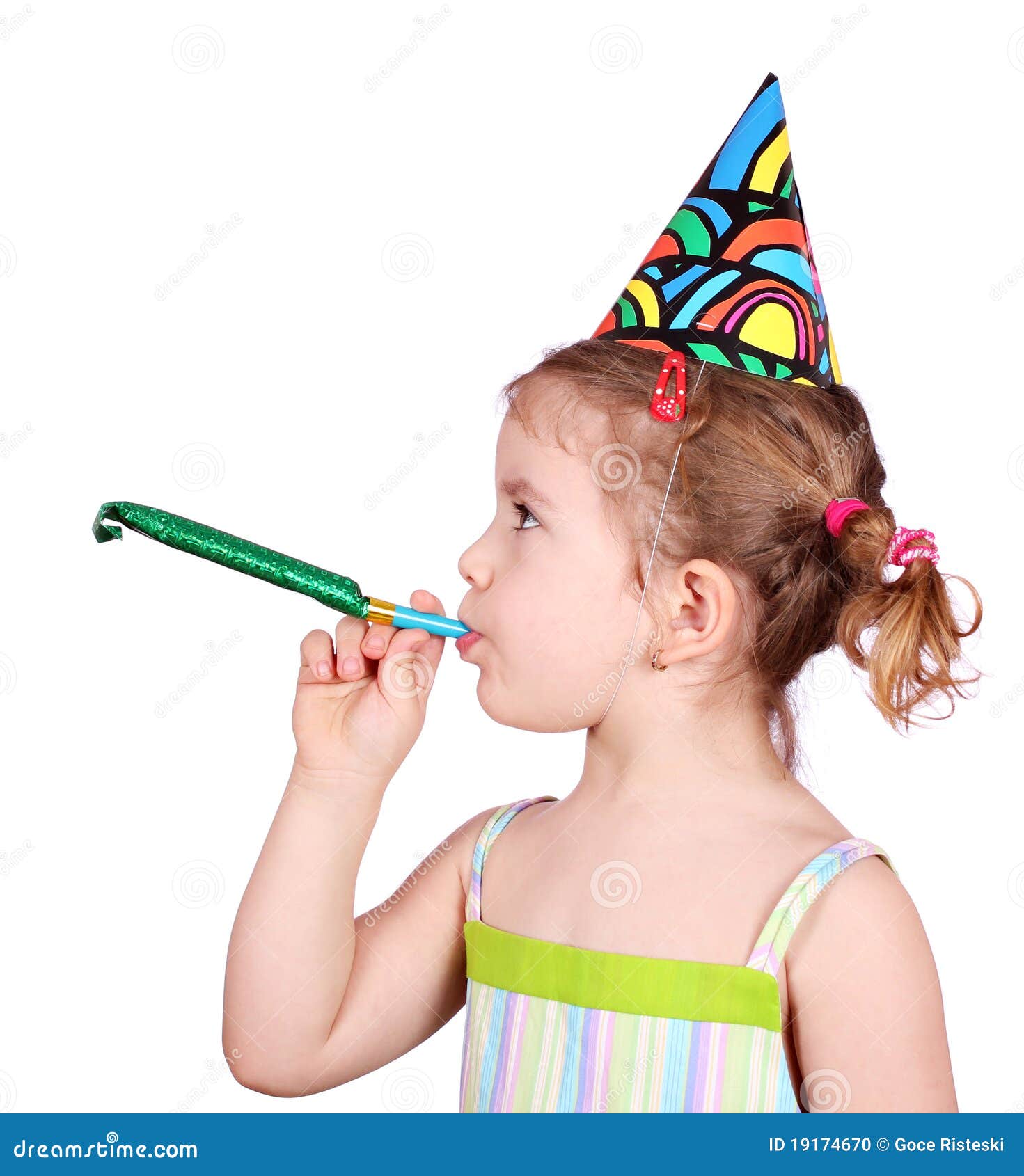 La Petite Fille Avec Le Chapeau D Anniversaire Et La Trompette Party Photo Stock Image Du Anniversaire Party La Petite Fille Avec Le Chapeau D Anniversaire Et La Trompette Party Photo Stock Image Du Anniversaire Party