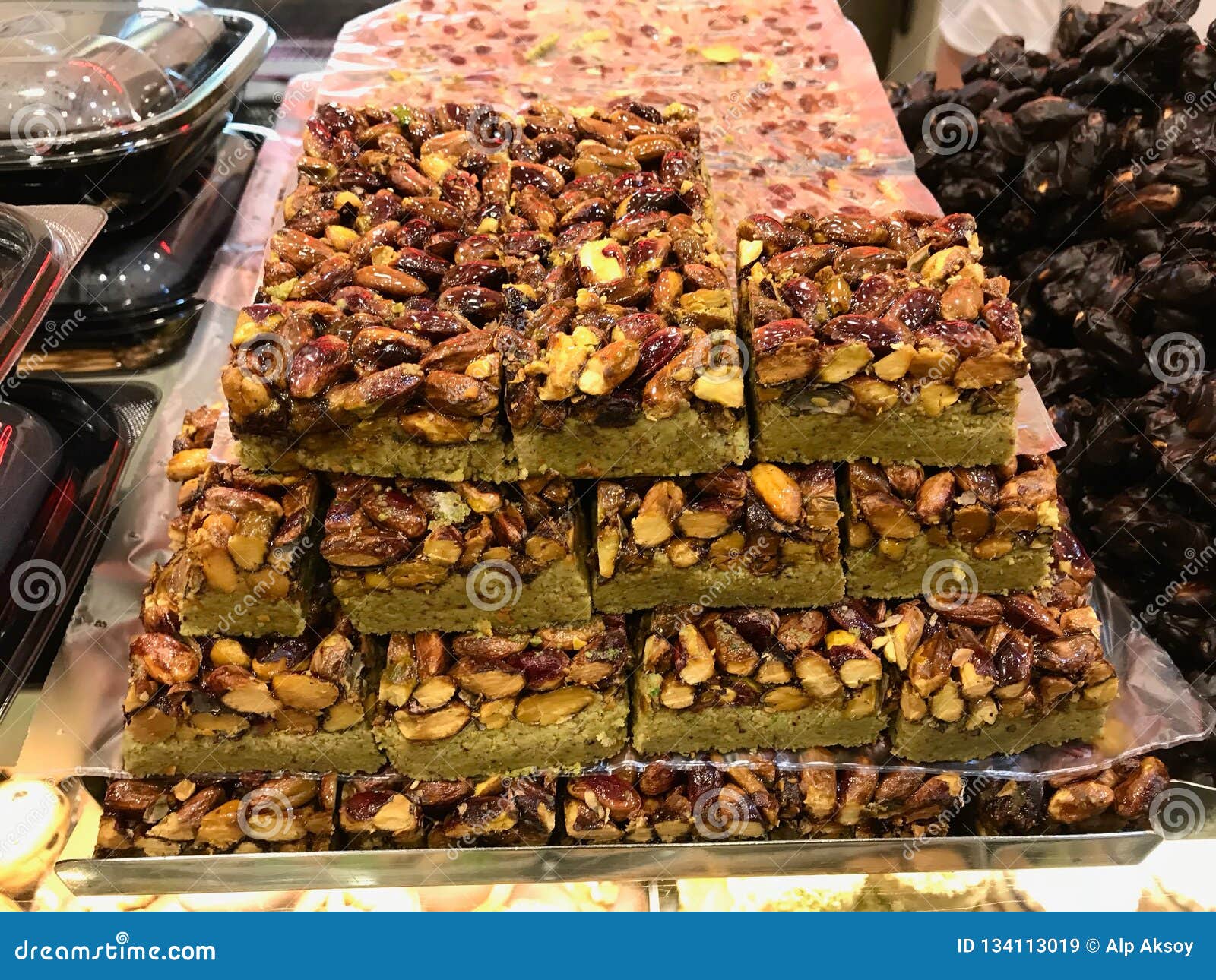 La Pistache Croquante De Style Turc Collent Des Gateaux A L Etalage De Patisserie Image Stock Image Du Pistaches Fruit La Pistache Croquante De Style Turc Collent Des Gateaux A L Etalage De Patisserie Image Stock Image Du Pistaches Fruit
