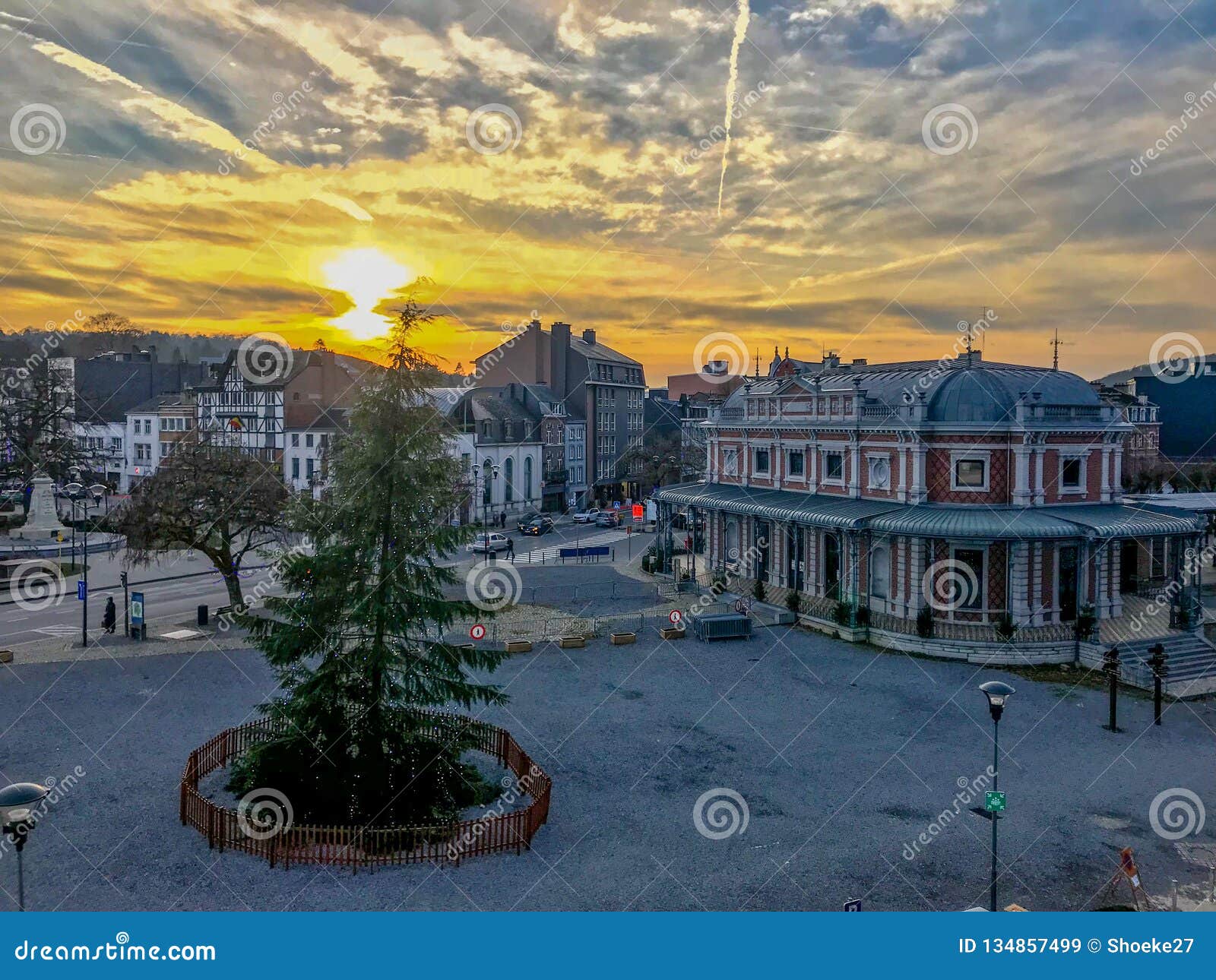 La Place Principale De La Station Thermale Belge De Ville