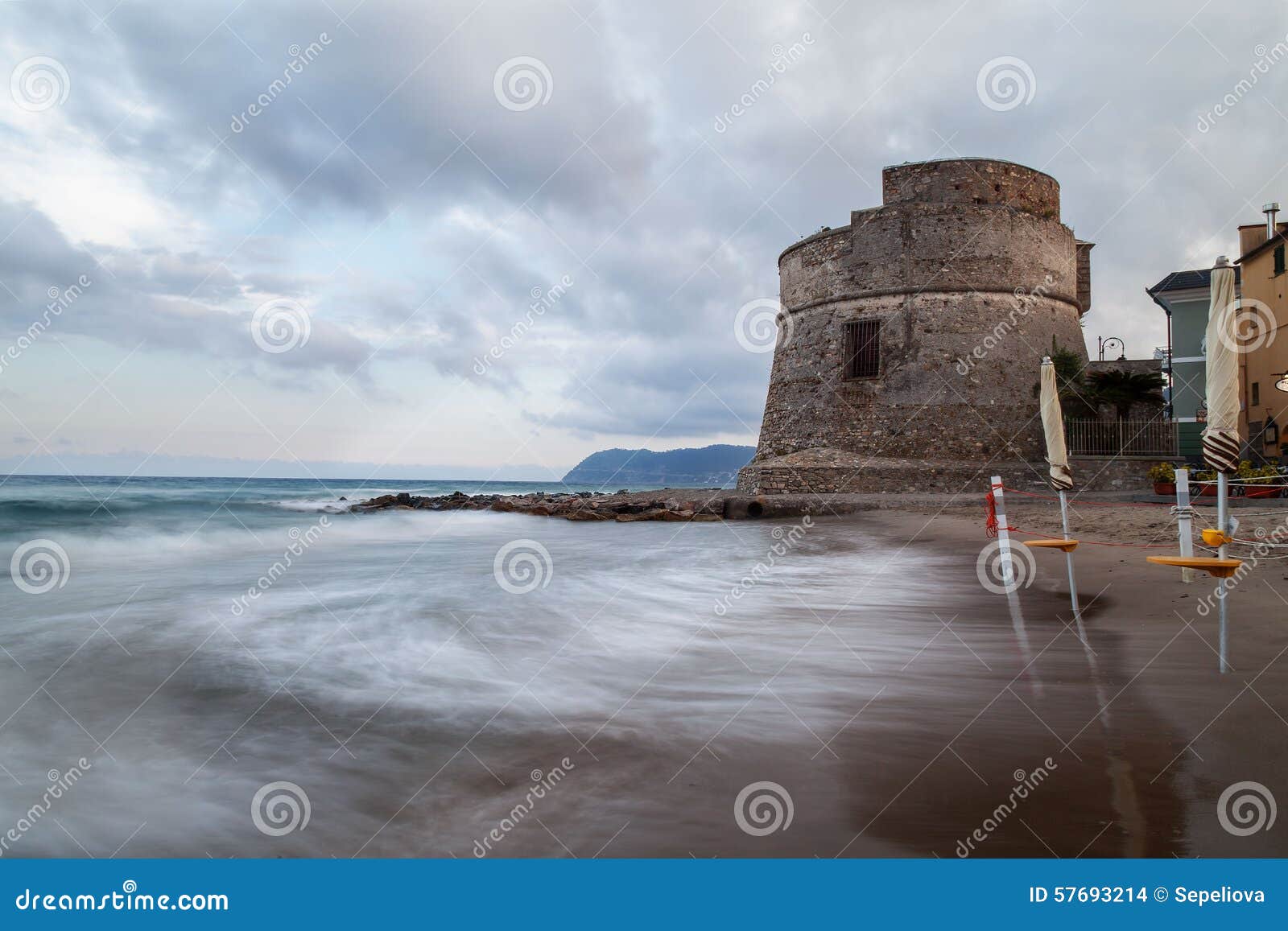 La Plage Dalassio Italie Photo Stock Image Du Ondes
